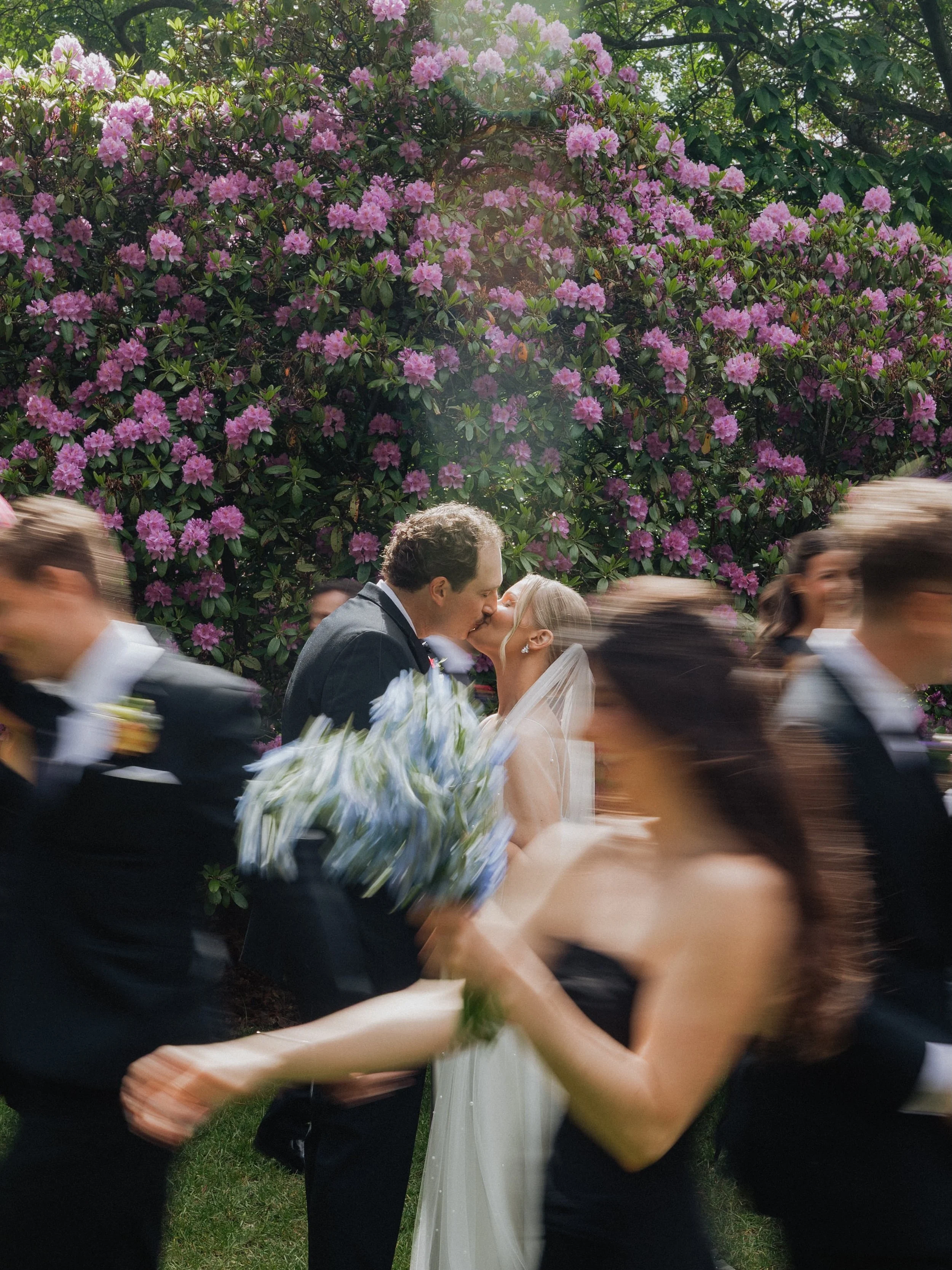 As the rain started to pour, we immediately looked at Erin &amp; Nick to see if we should just head back to the Brasserie and finish up with photos there. They both looked at us calmly (as they&rsquo;ve always been) and said, &ldquo;Why don&rsquo;t w