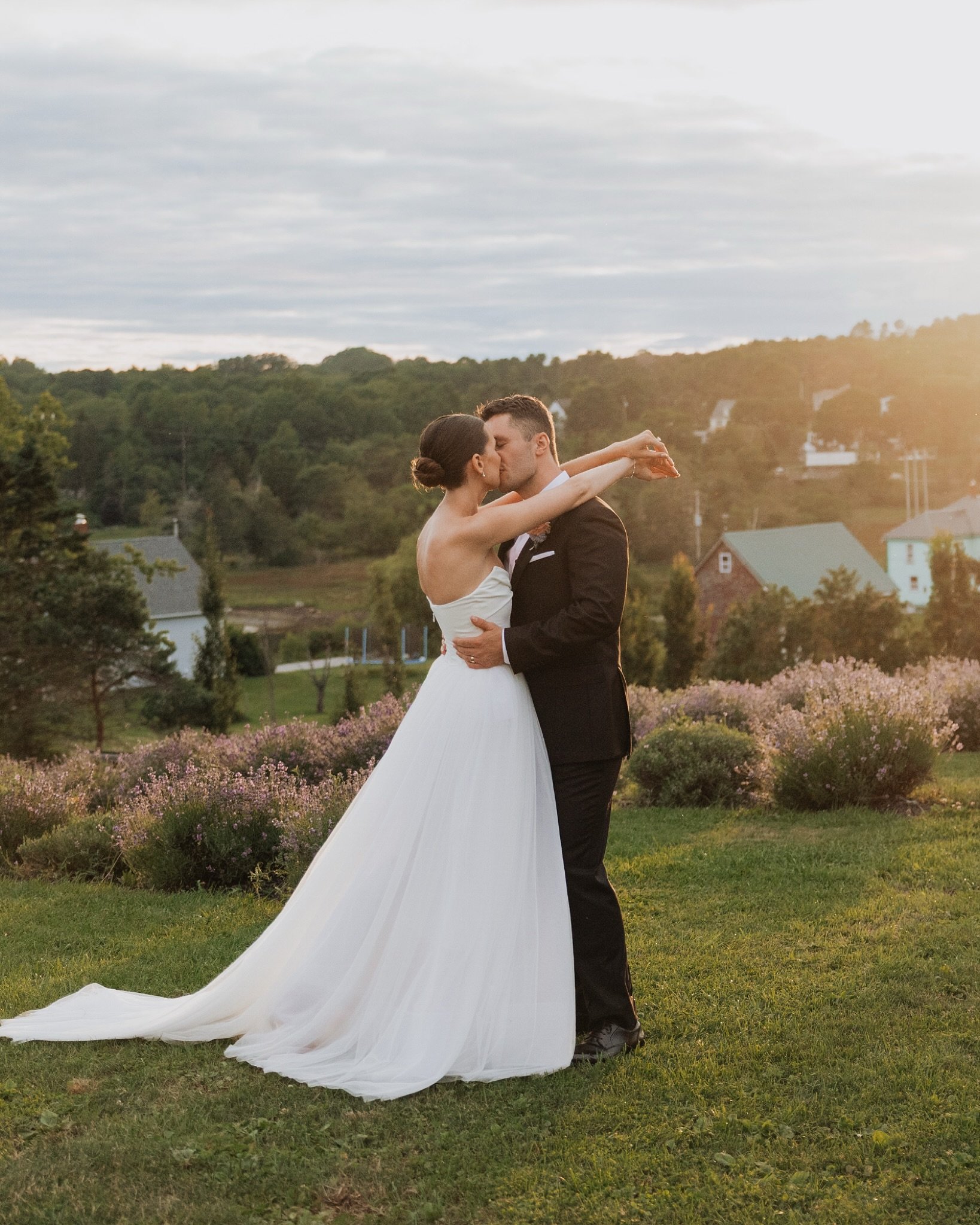 It&rsquo;s been so hard to narrow down all the beautiful memories from this day but let us try&hellip; it wasn&rsquo;t the breathtaking sunset, or the amazing atmosphere &mdash; It was having front seats to watching two incredibly kind and thoughtful