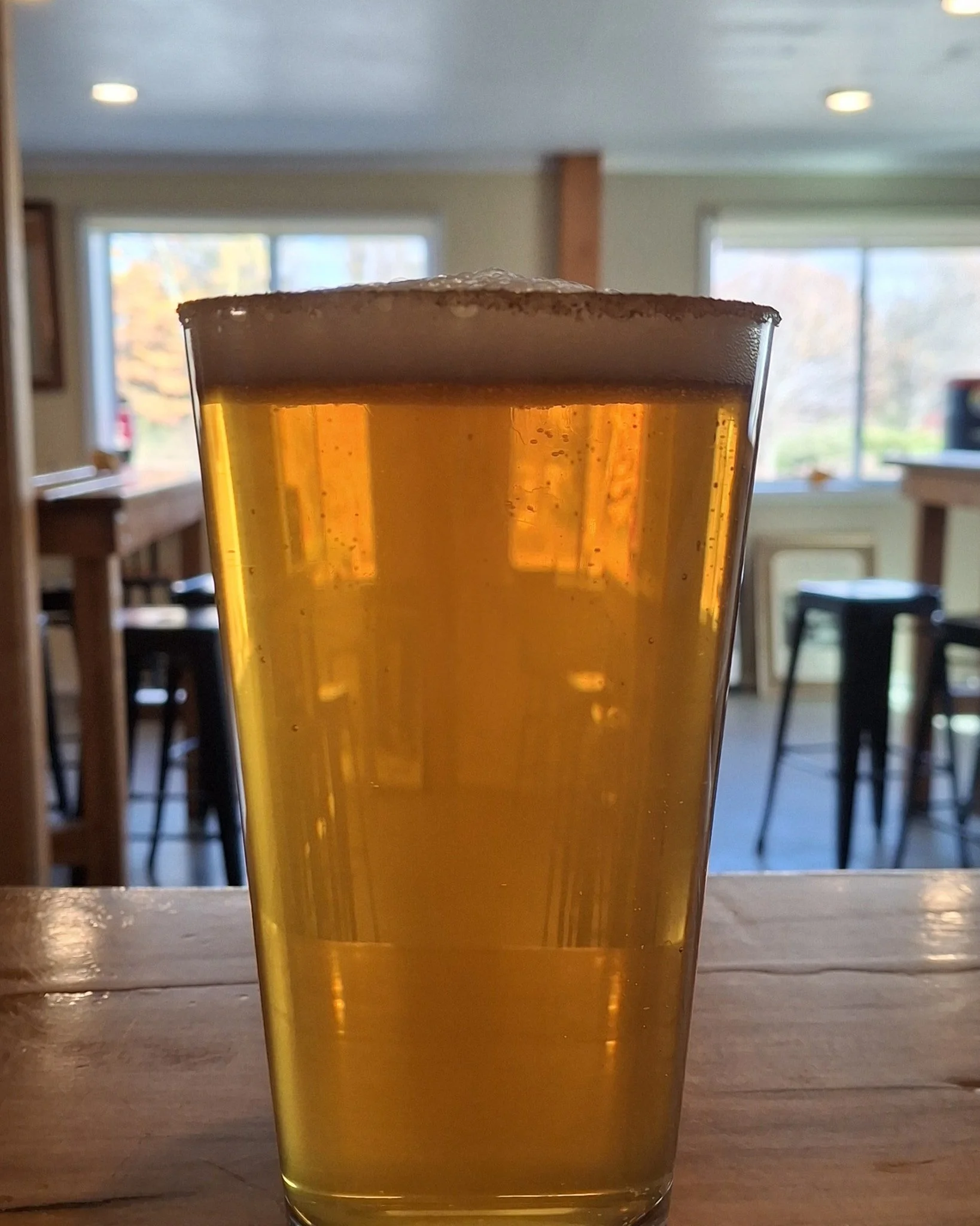 Beautiful day for some delicious fall beer! We have Das Boot, our fall fest beer, Das Pumkin Fest, Gam Gam's Apple Pie hard seltzer, and Cranbeery Orange hard seltzer. Come on in for these awesome seasonals- they won't last long!!!๐ป Cheers!!