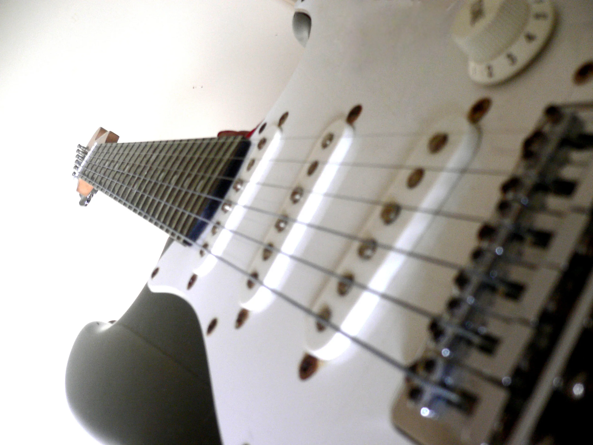 Cesar-Guitar3.jpg