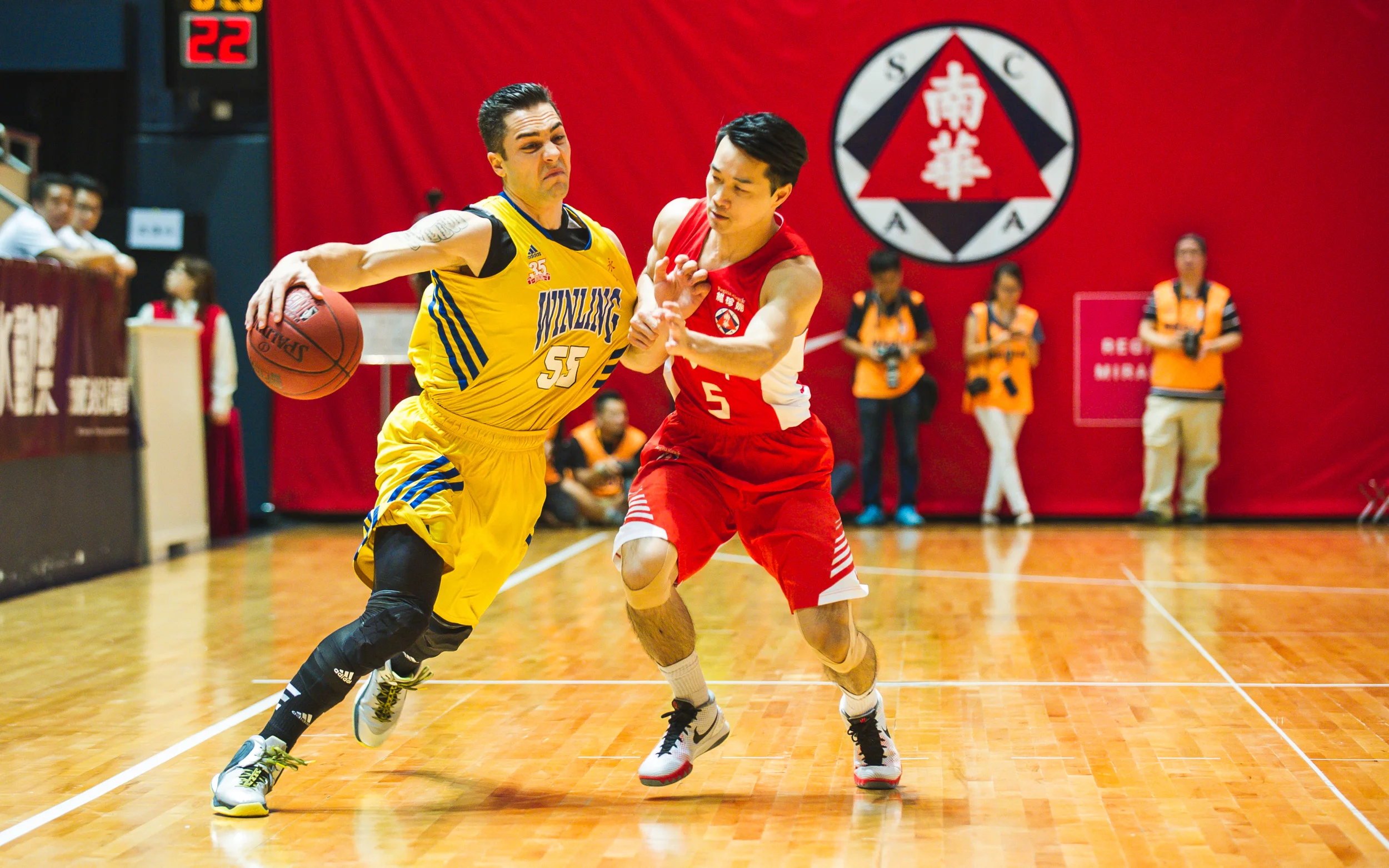 Nikon D3s 70-200 f2.8 VR at 105mm ISO 4000 f2.8 1/640s