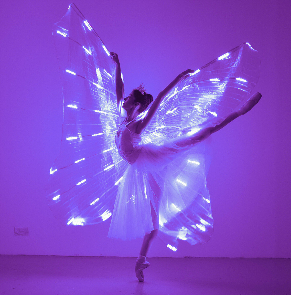 Музыка для танца бабочек. Светодиодные балерины. Светящиеся балерины. Балерина бабочка. Светодиодные костюмы - балерины.
