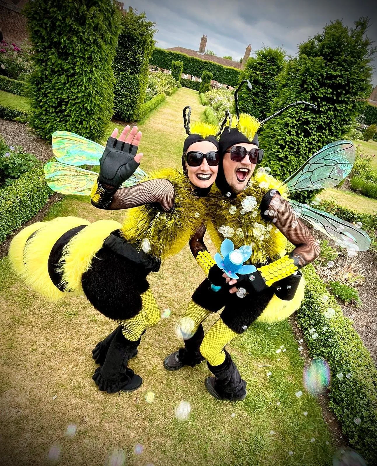 The Bees are buzzing around Hampton Court Palace this weekend for Big Bahooey with @cirquebijou. 
Photo credit: @knoxious 
@historicroyalpalaces #bigbahooey
#walkabout #evententertainment #bees #savethebees #performance #immersive #eventprofsuk