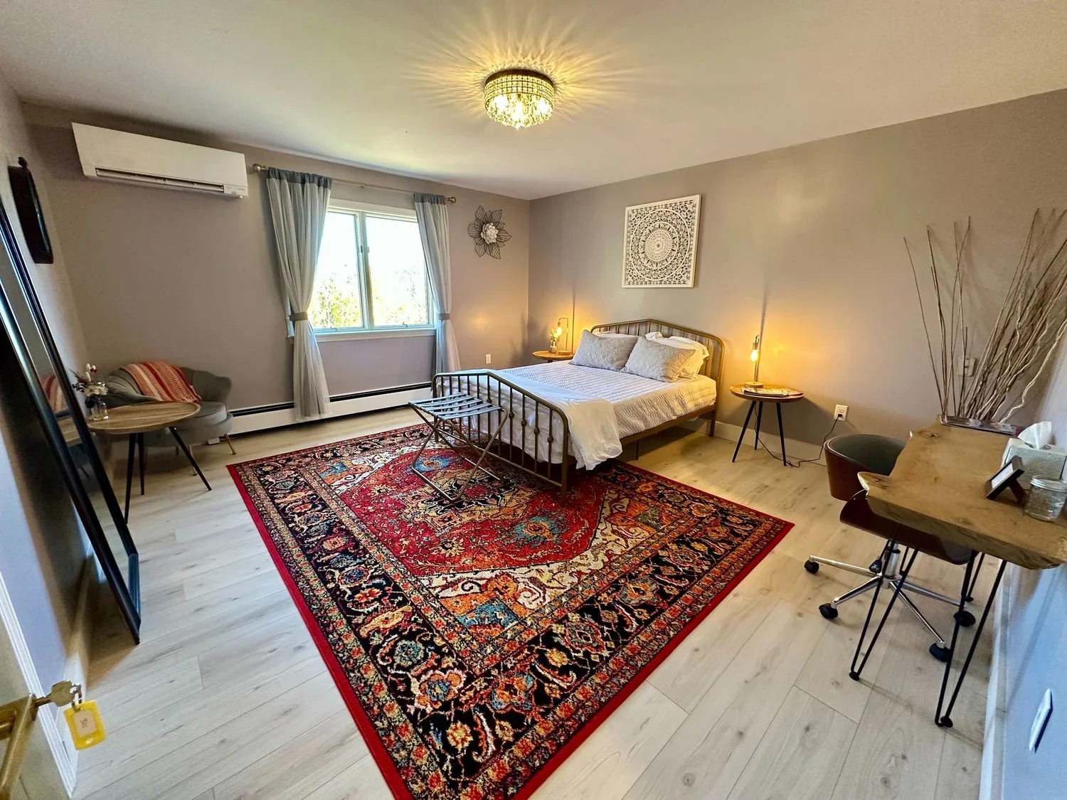 Santosha Carriage House Queen