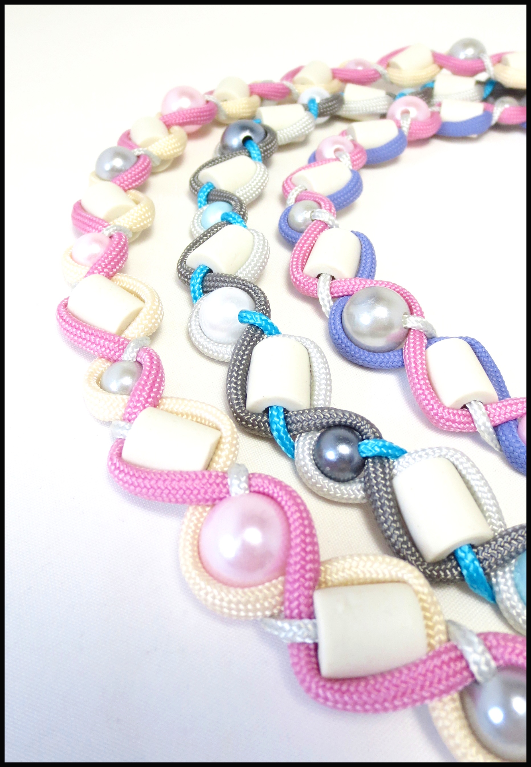 EM tick collar pearly