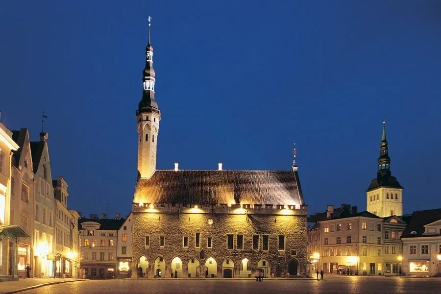 tallinn-town-hall-in evening.jpg