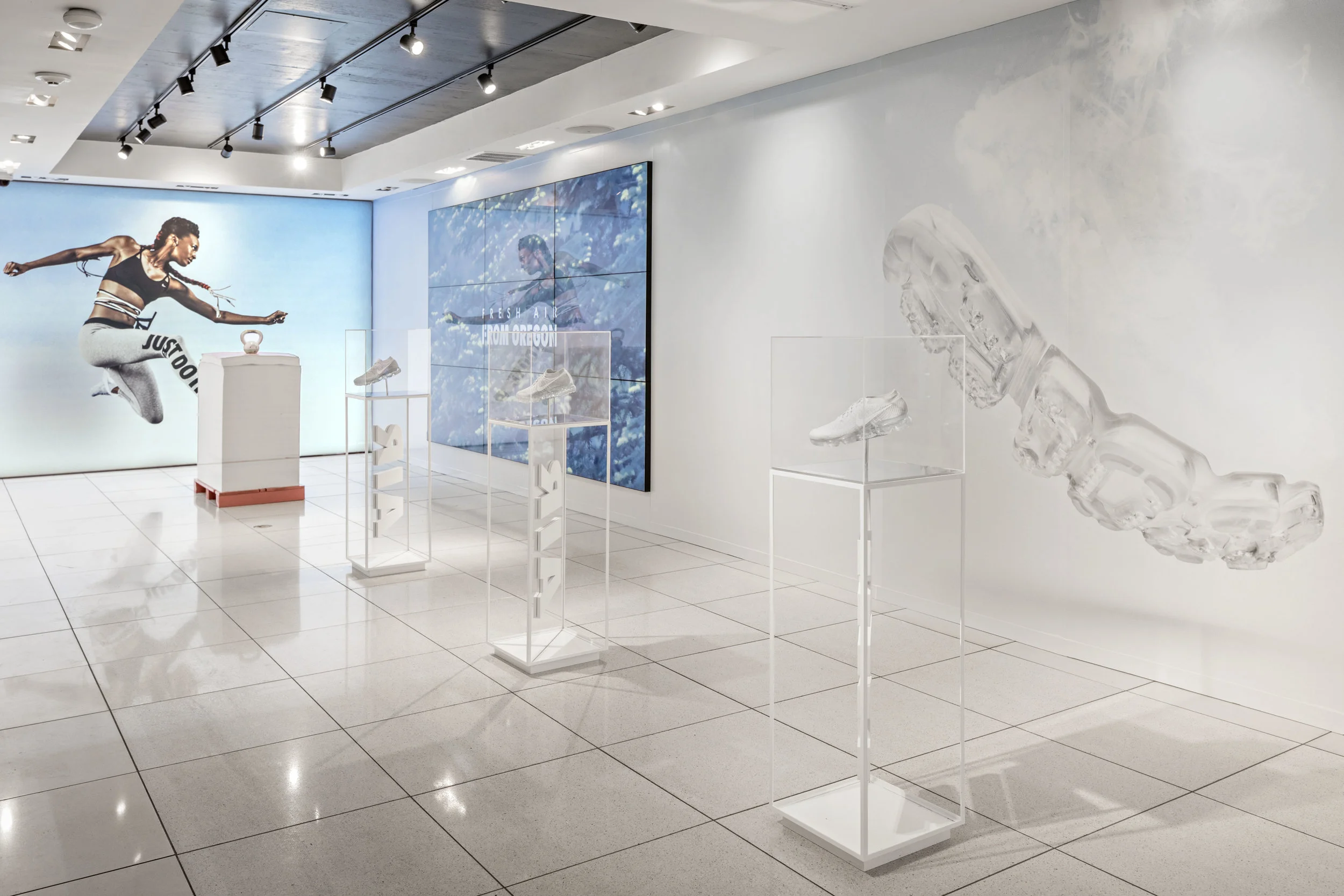 2017-03-26_Niketown_Vapormax_0103-HDR.jpg