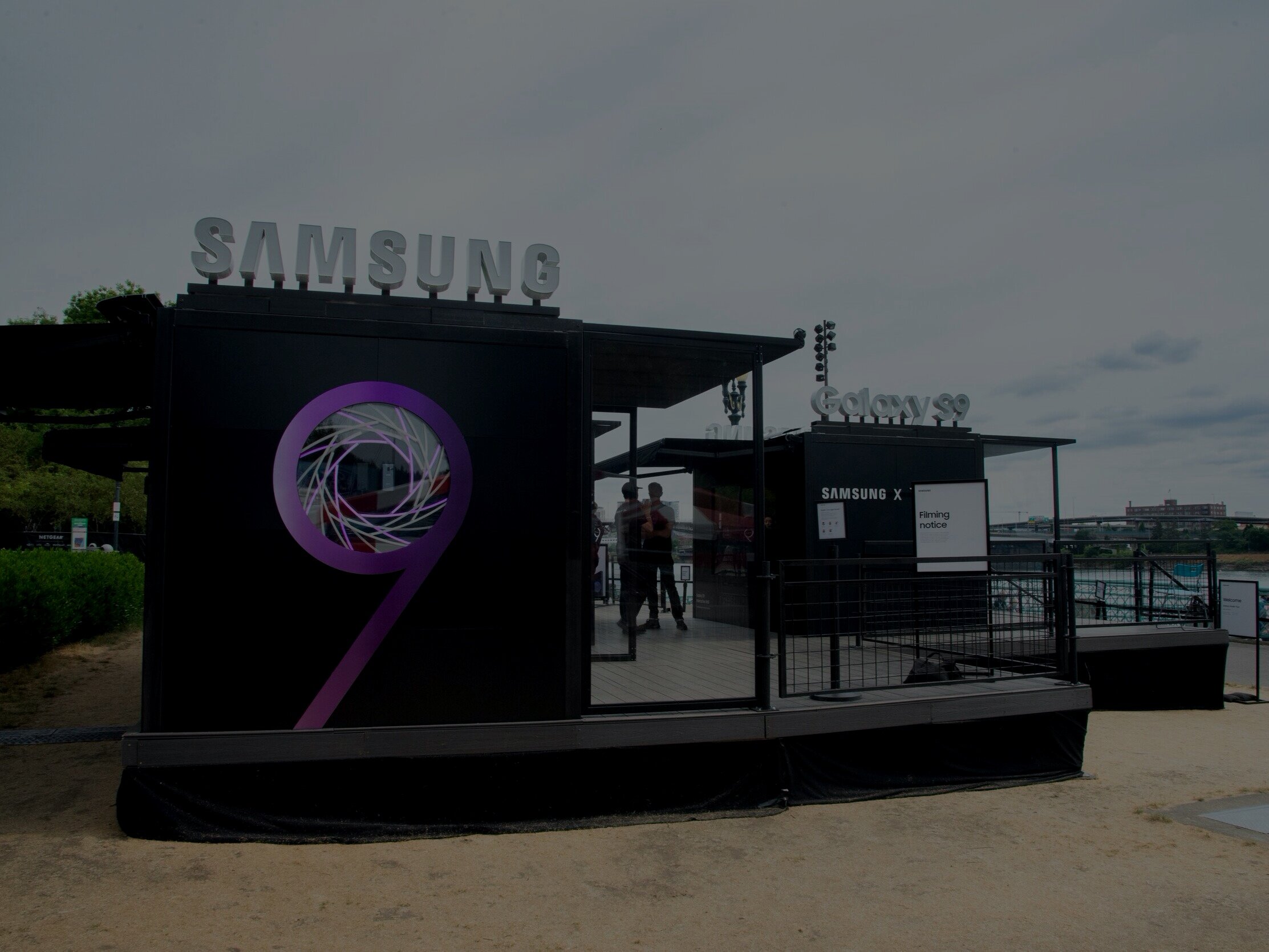 SAMSUNG  \\ S9 TOUR