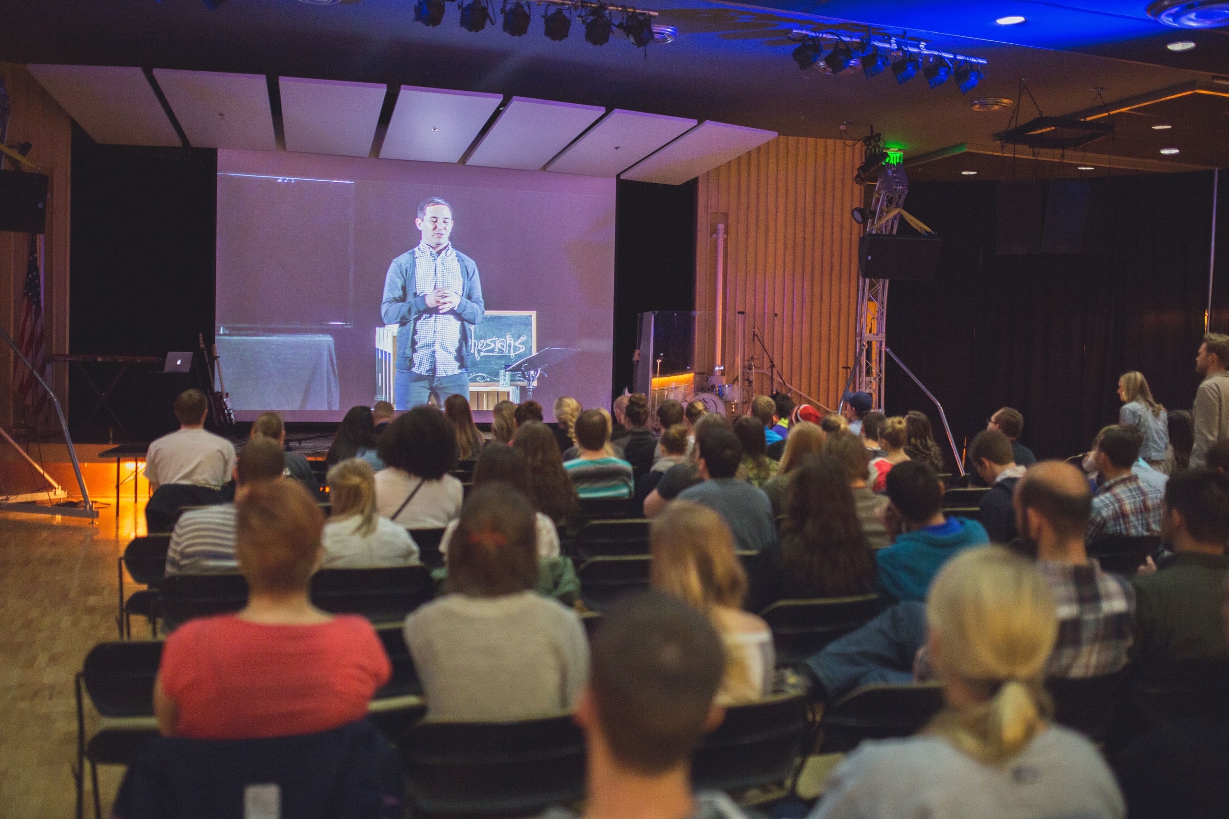 We aim to have excellent equipment and technology in order to give our students the best possible experience, from projector and video quality to ambient lights. We want people to engage, and forget they are watching a video.