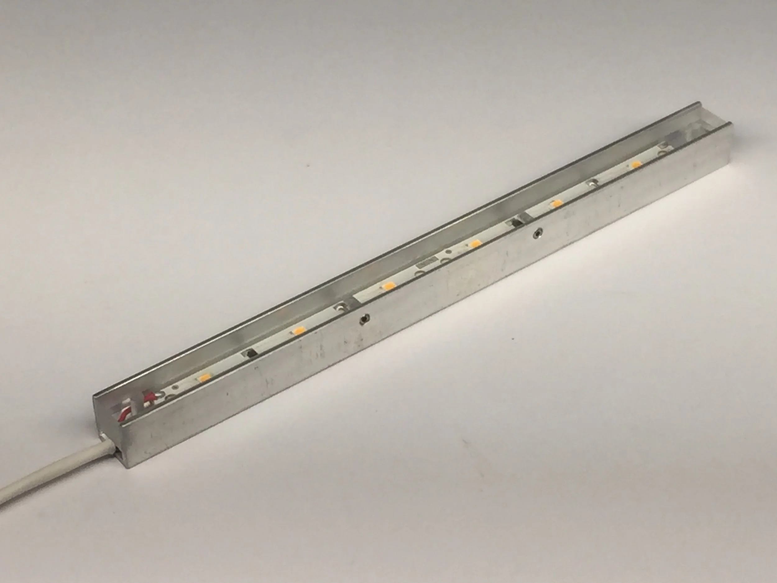 7 inch LED strip light with 6 LEDs with a CRI of 92