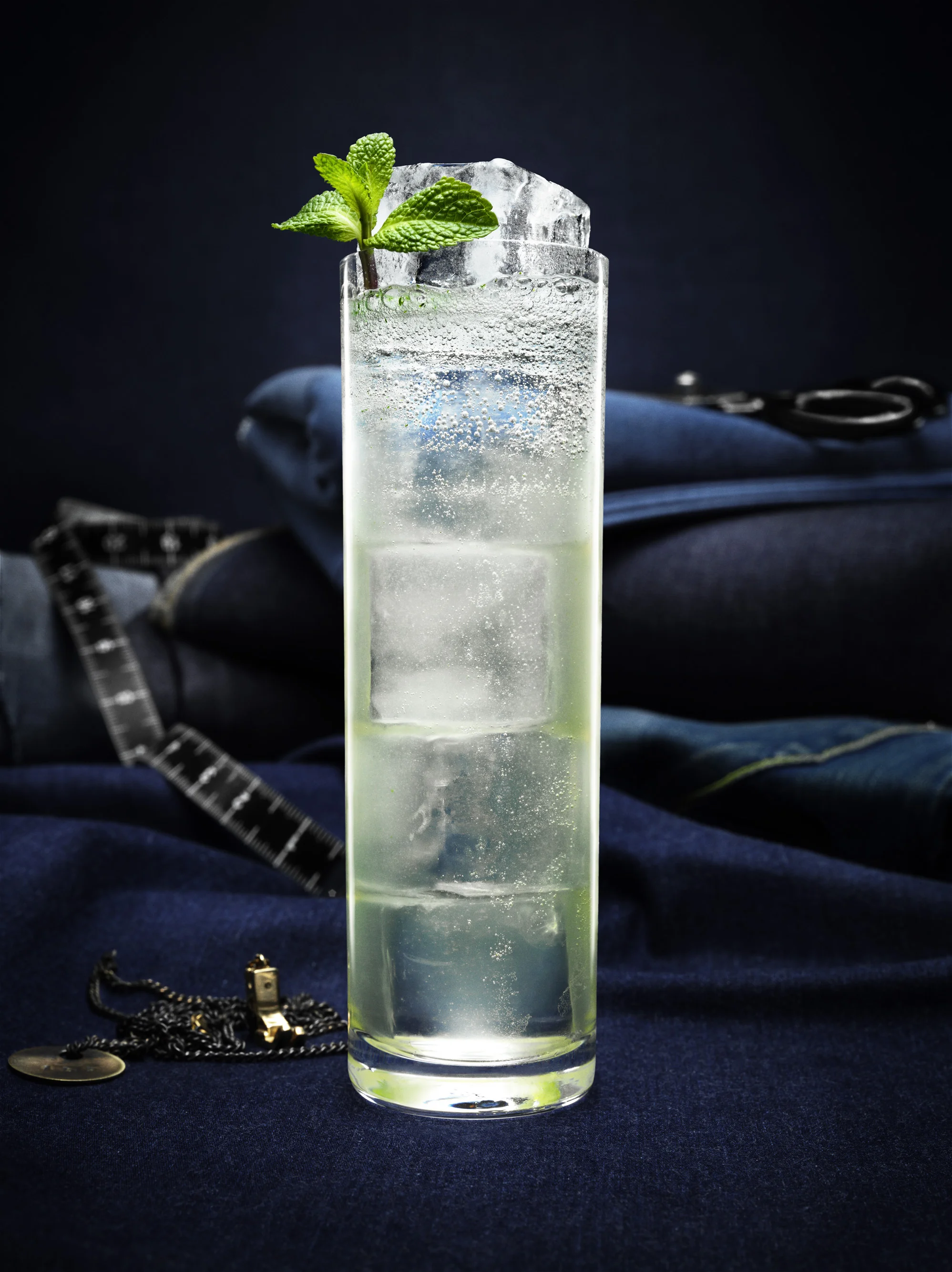 ABSOLUT_DENIM_Disco_Jean_Fizz.jpg