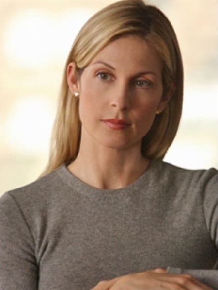 I just adore the way they style her makeup in the show!