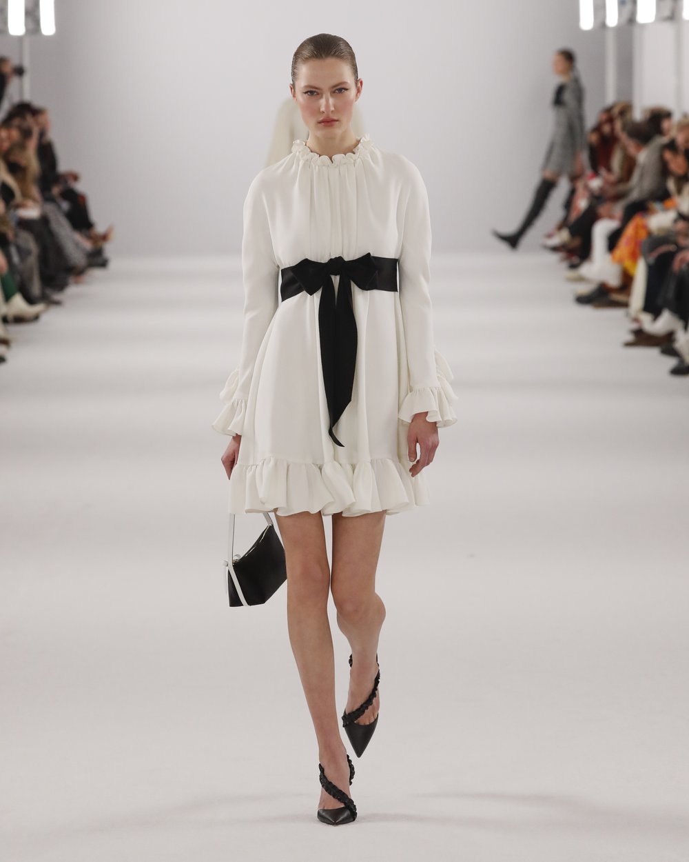 Carolina Herrera FW22 28.jpg