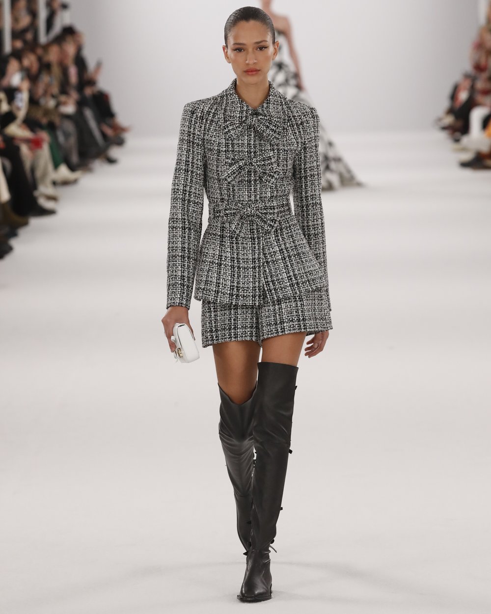 Carolina Herrera FW22 32.jpg