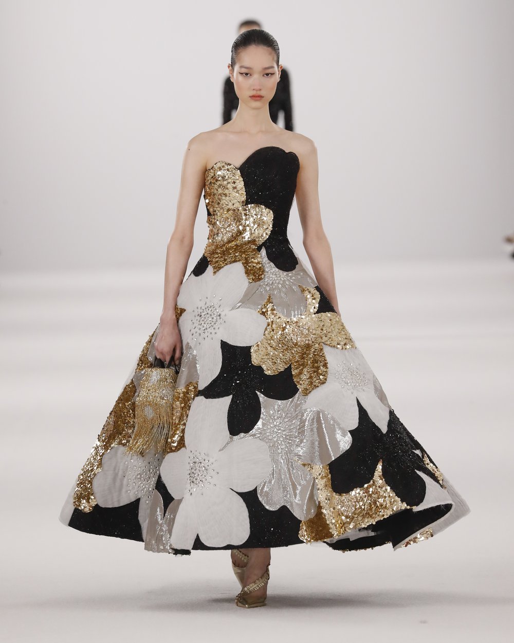 Carolina Herrera FW22 37.jpg