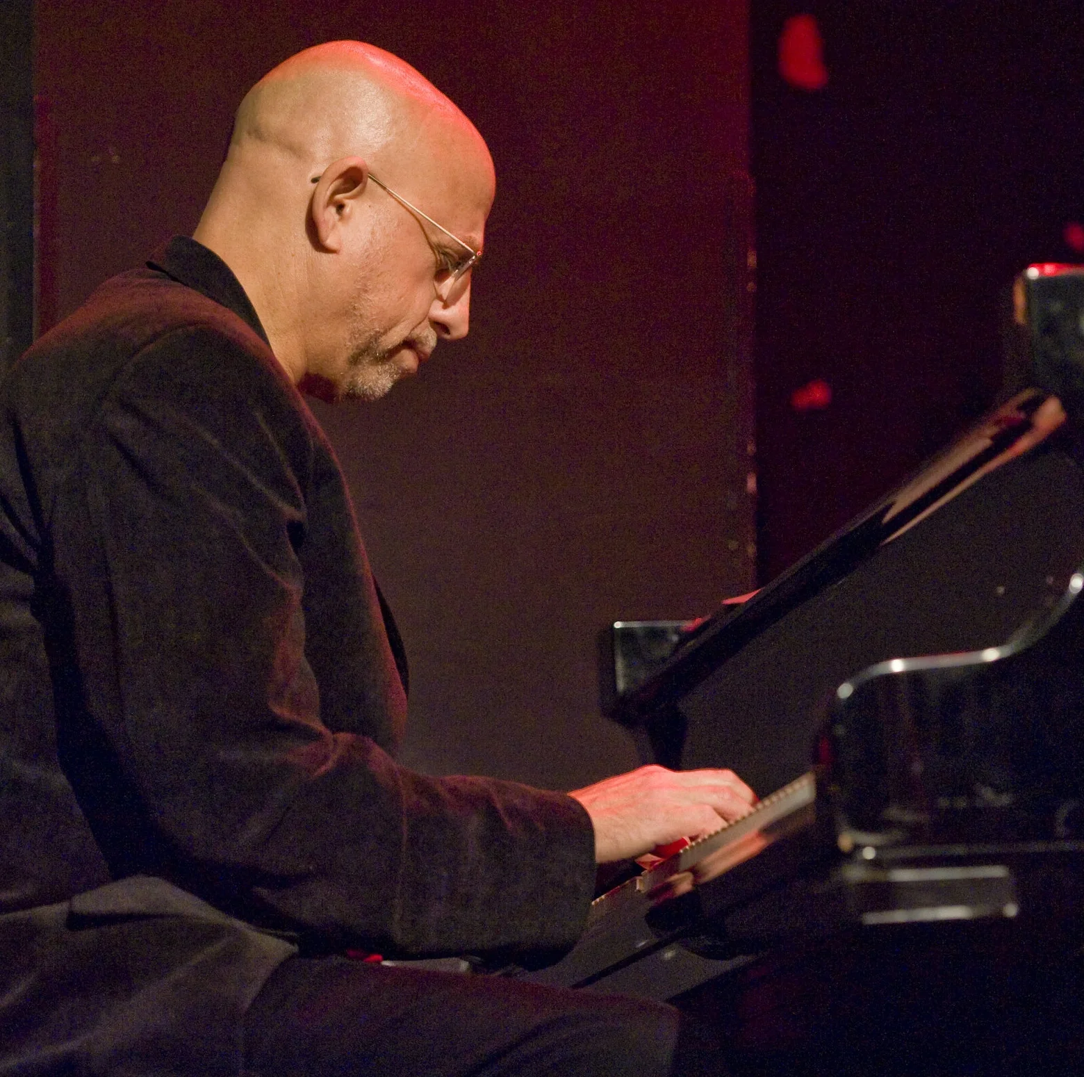 larry_porter_piano.jpg