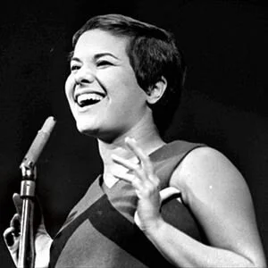 luna-cohen-sings-elis-regina-419446285-300x300.jpg