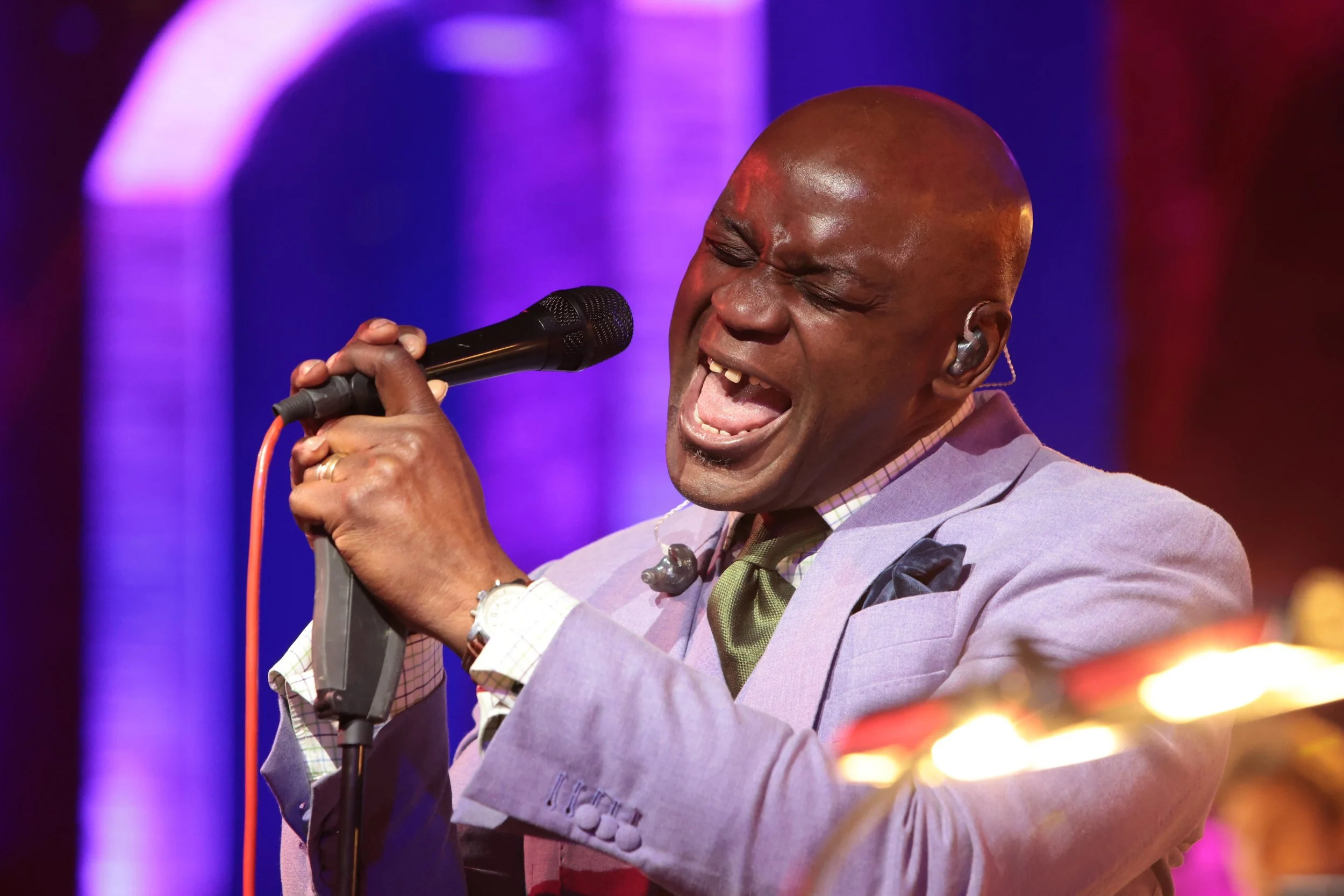 Ola Onabulé featuring The Hazelrigg Brothers