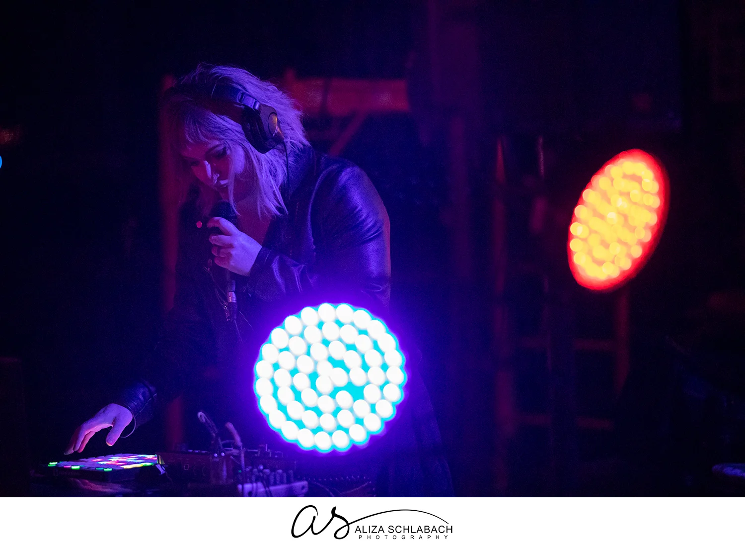 Janxx performing at Fall 2018 DJX