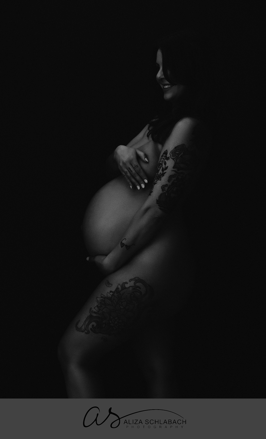 Film noir maternity photo