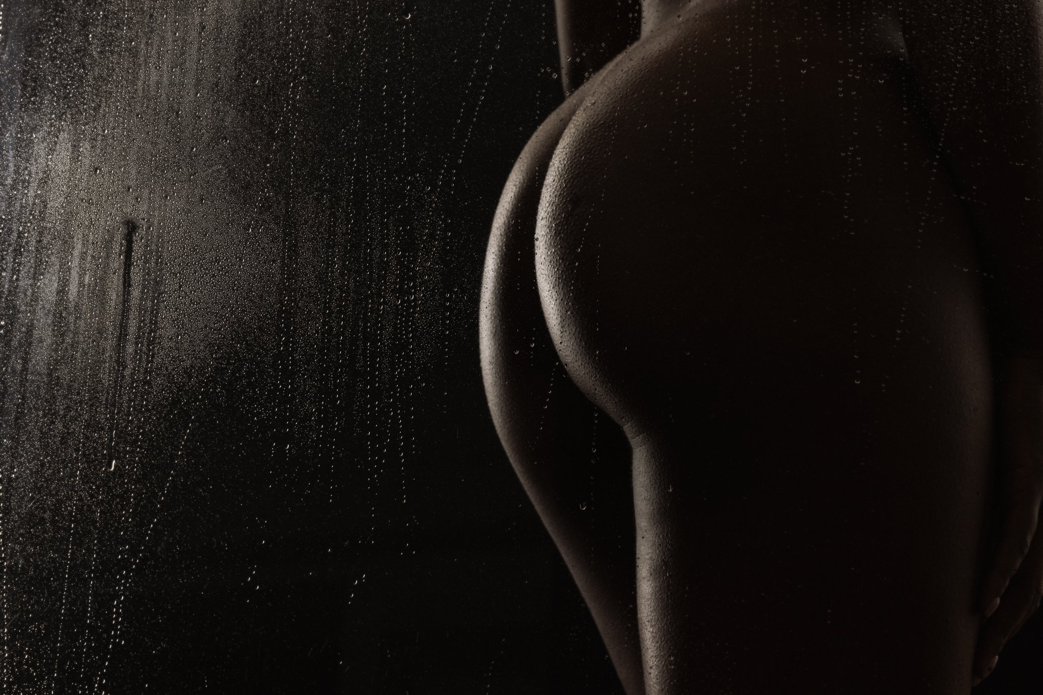 Shower boudoir photo of a curvy butt