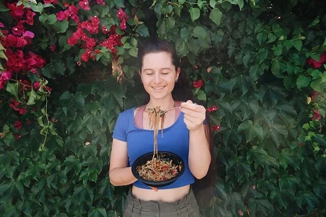 Tasty Tuesday! Anyone else finding themselves constantly washing dishes these days? I&rsquo;m so grateful for the ability to cook our own food from weekly farmers market produce but I&rsquo;m also really grateful for healthy, plant-based complete mea