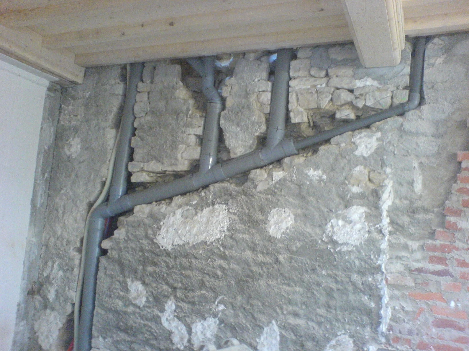 Réseau d’évacuation d’étage, encastré en mur