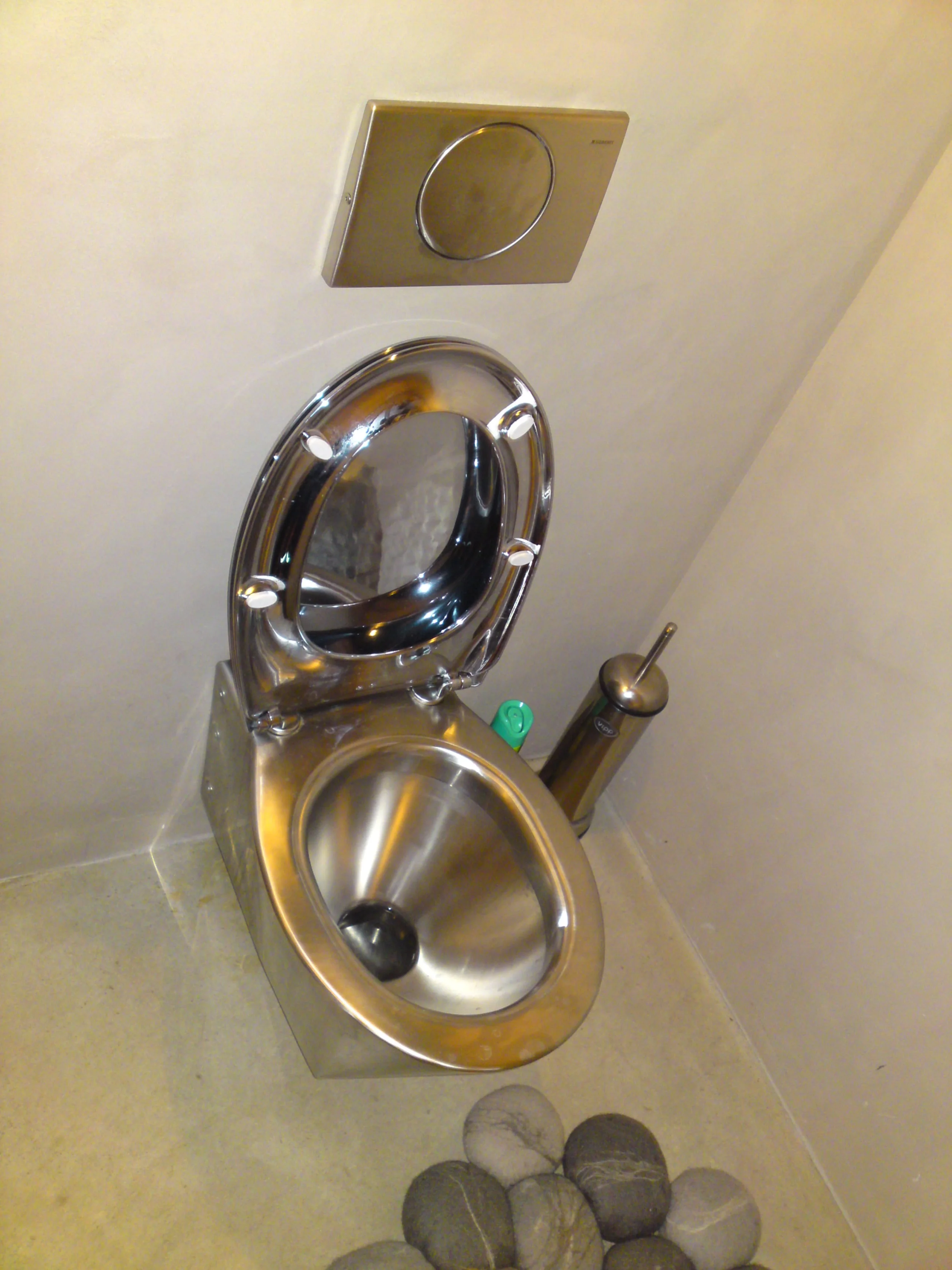WC suspendu avec cuvette en inox