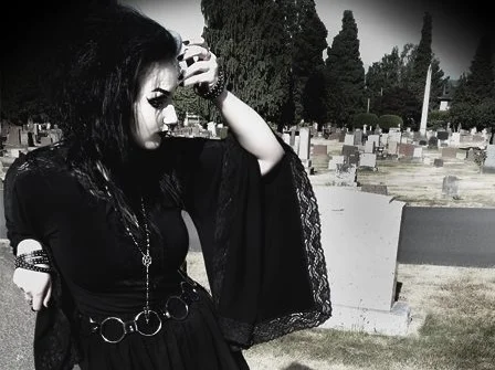 Cemetery Confessions 22 - Goth's Loss of Mystery