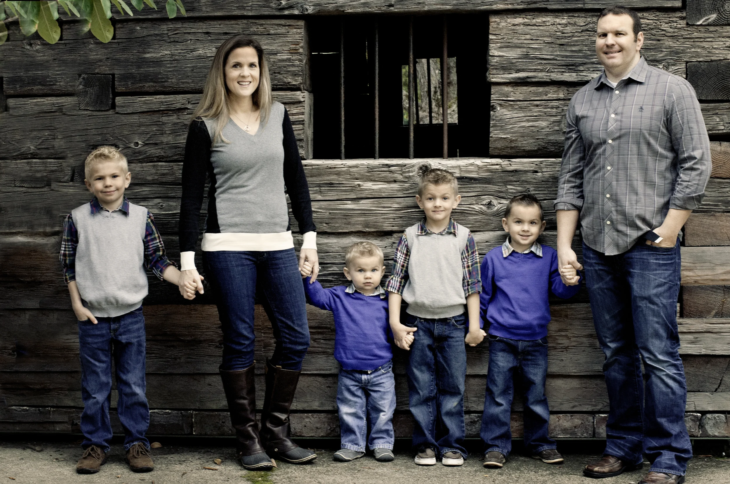 Anderson Family-Family holding hands.jpg