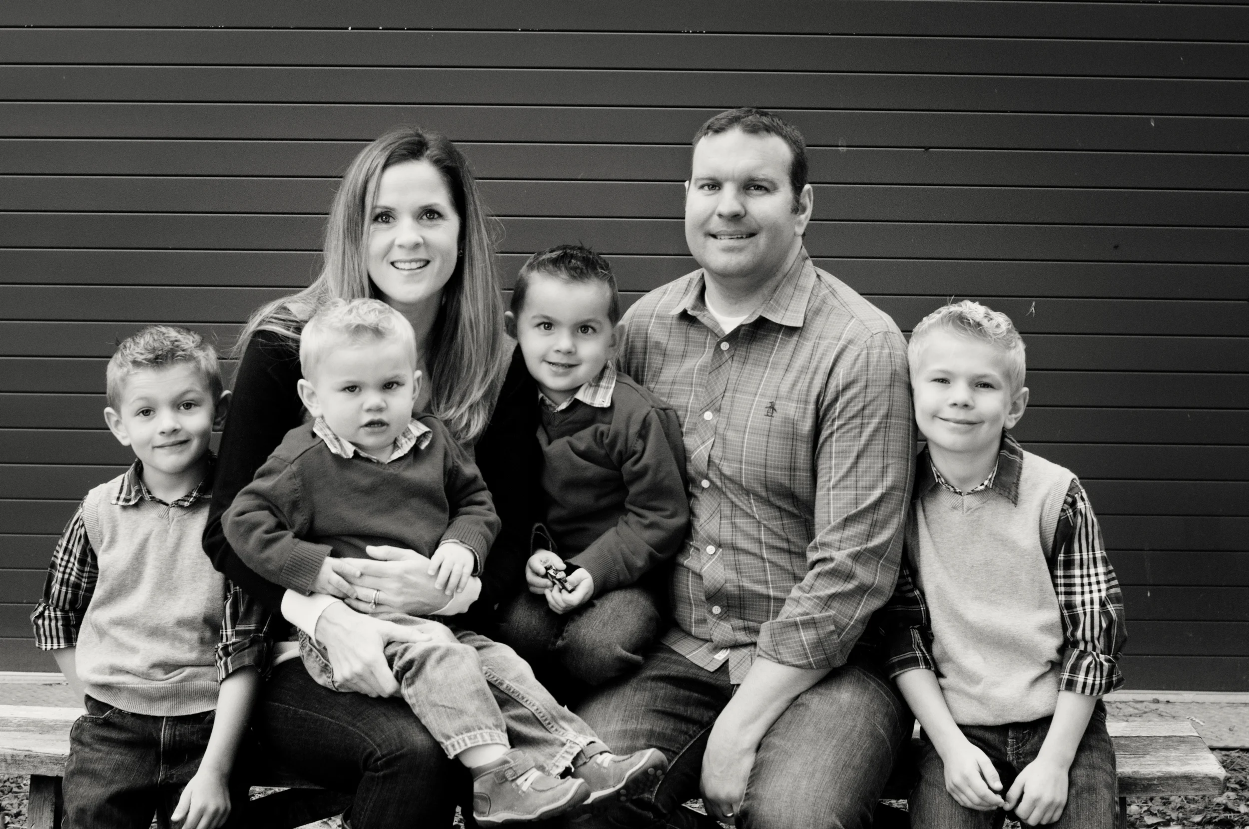 Anderson Family-Family on bench platinum.jpg