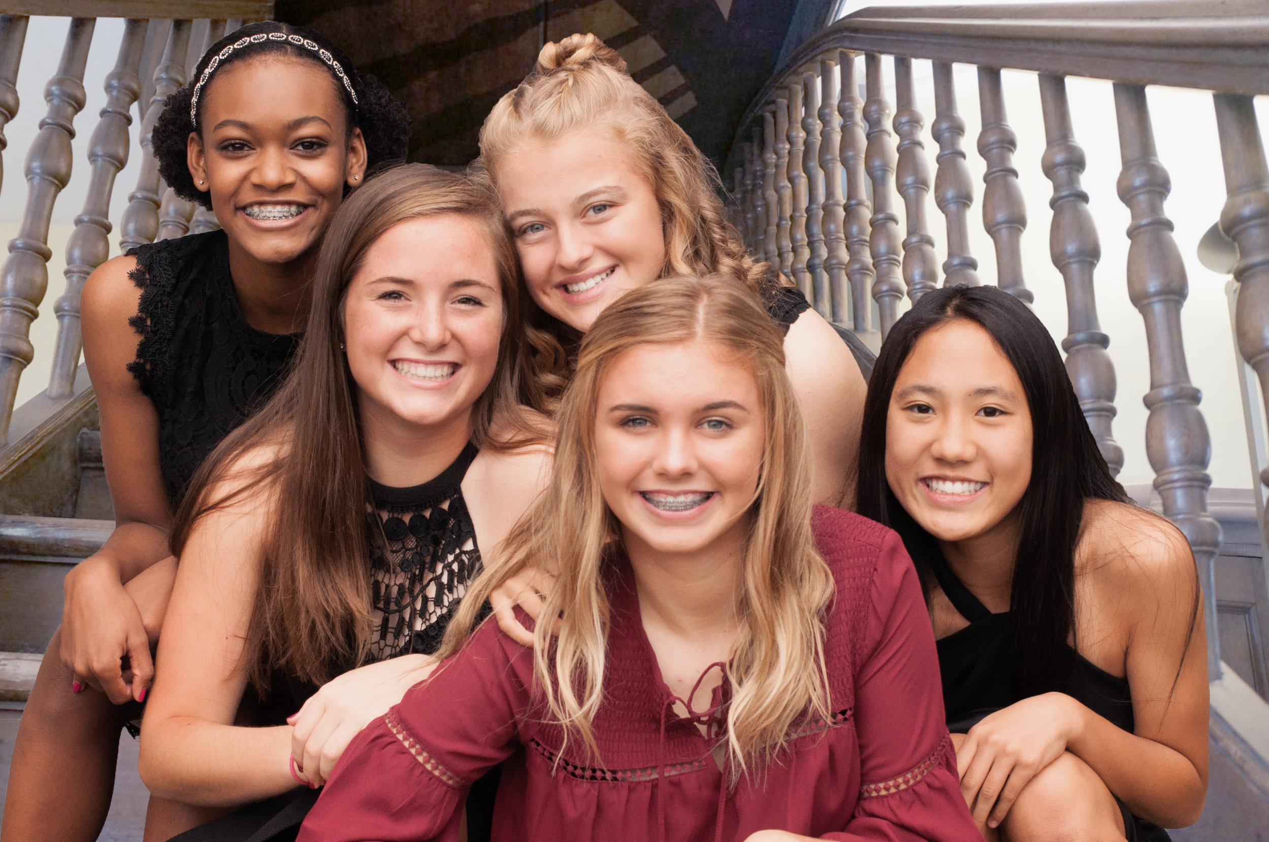20 Effective Tricks That Will Give You Mind-blowing Prom Pictures This Year (Poses and Tips)