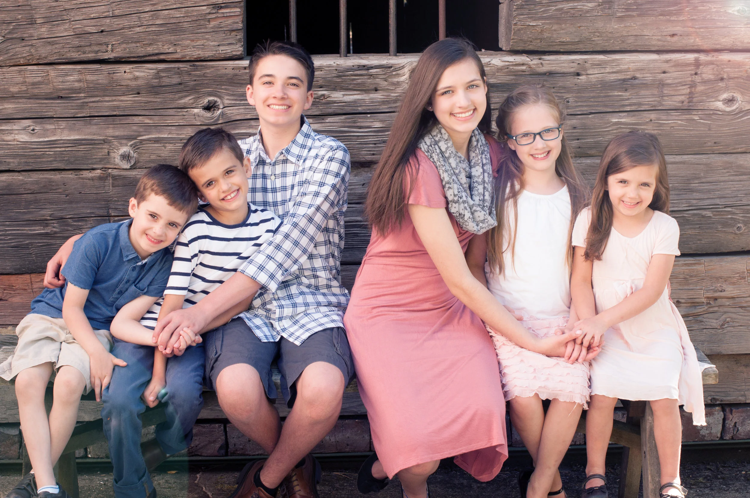 15 Proven Wardrobe Tips that Guarantee Success in Family Photos