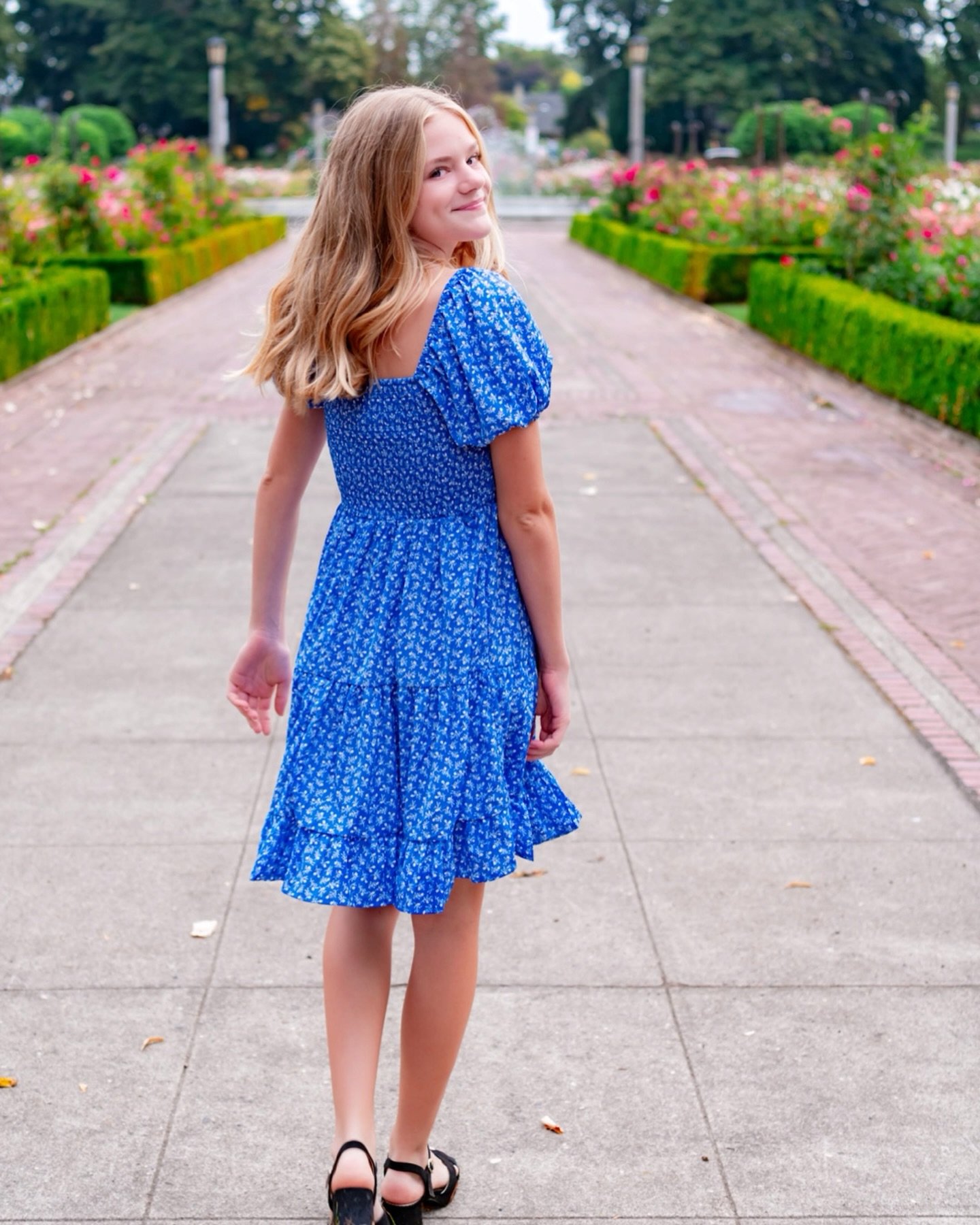 ⭐️sneak peek of the cutest dimples on the planet earth. We had to dodge some cross country flower 🌸 tourists/enthusiasts for Ella&rsquo;s shoot but otherwise it was a perfect morning. Ella you are such a beautiful girl I had so much fun taking your 