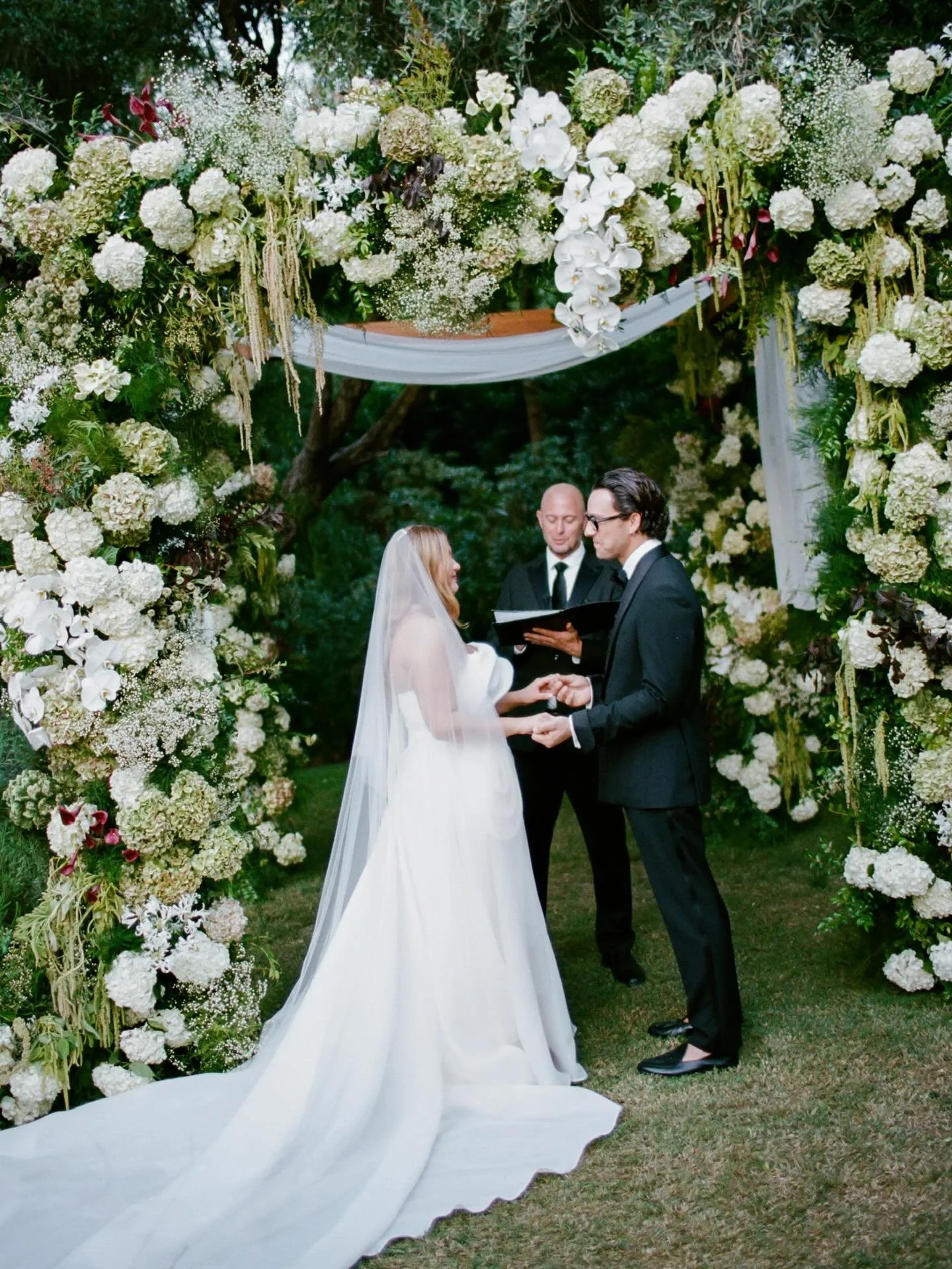 our girl, @lexitaylorfisher and her dreammmmy palm springs wedding day ☁️
