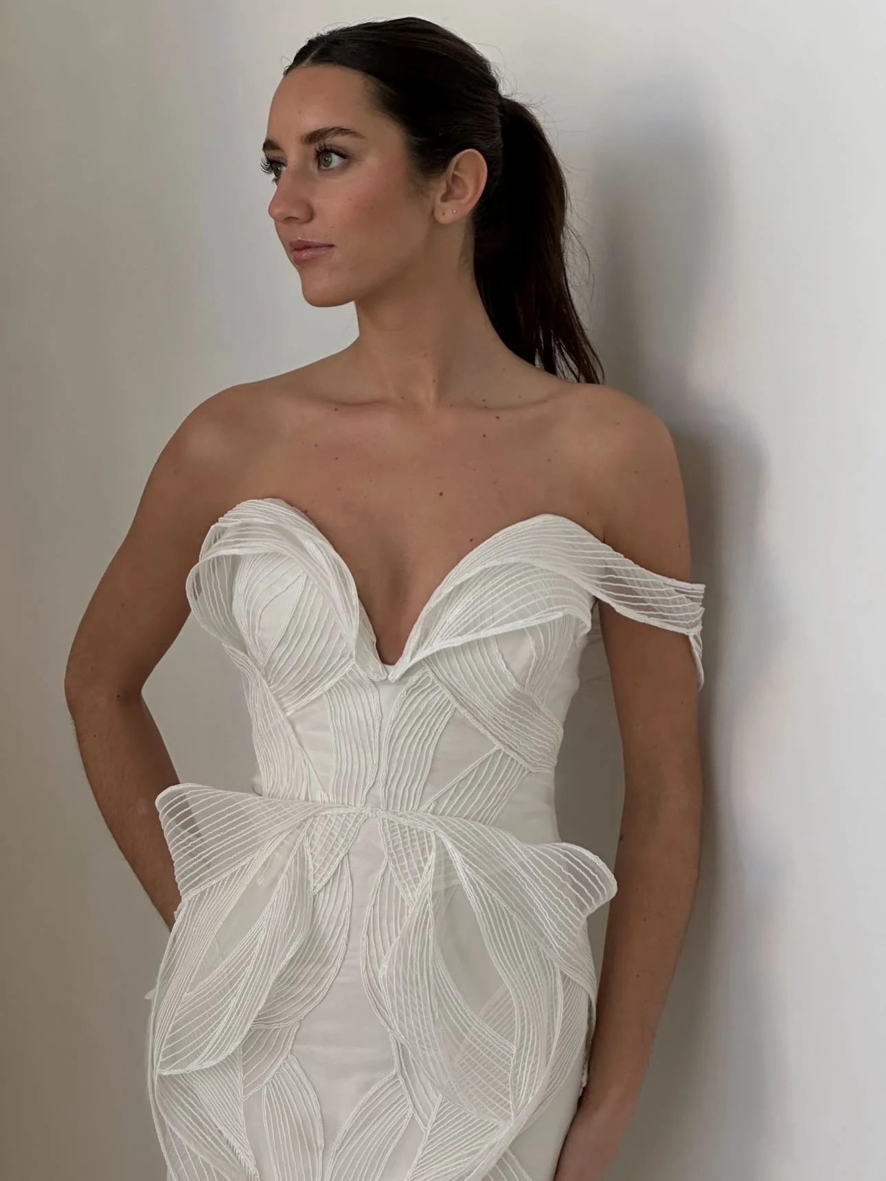 Asteria &mdash; the girl with all the architectural details you&rsquo;ve been looking for 🦢