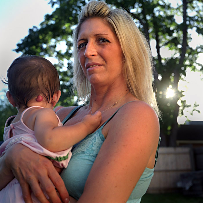 Four years after her transplant, Lisa gave birth to twin girls, the first born of which was born with a heart-shaped birthmark.