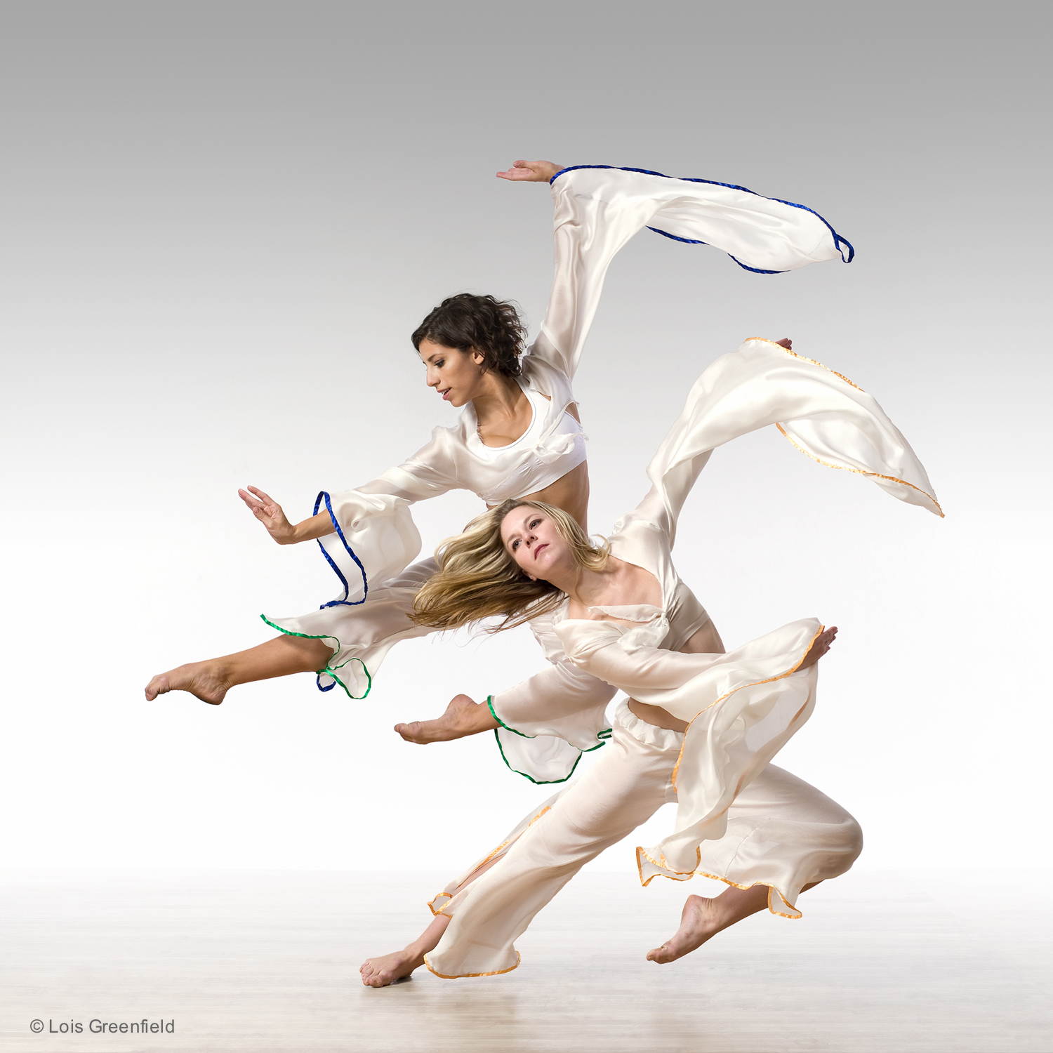 Alexandra Karigan Farrior and Natasha Czarniewy, "Tides of Change", AMY MARSHALL DANCE COMPANY