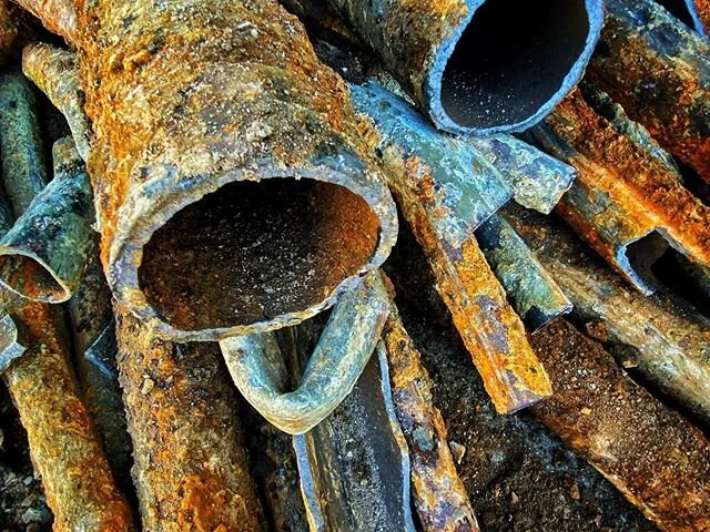 BEING REPLACED

#rust #rusty #shotoniphone #inthemoment #myspc #shootermag #urbanphotography #urban #sf #sanfrancisco #streetphotography #streetphotographer #color #colorful #mobilephotography #mobilephoto #pipe #graphic #repair #natgeoyourshot