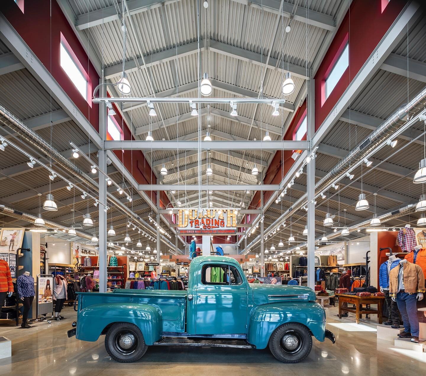 Who&rsquo;s been to @duluthtradingcompany at Stadium Trace Village to see this awesome interior?! #builtbetter 📷: @daspitphoto