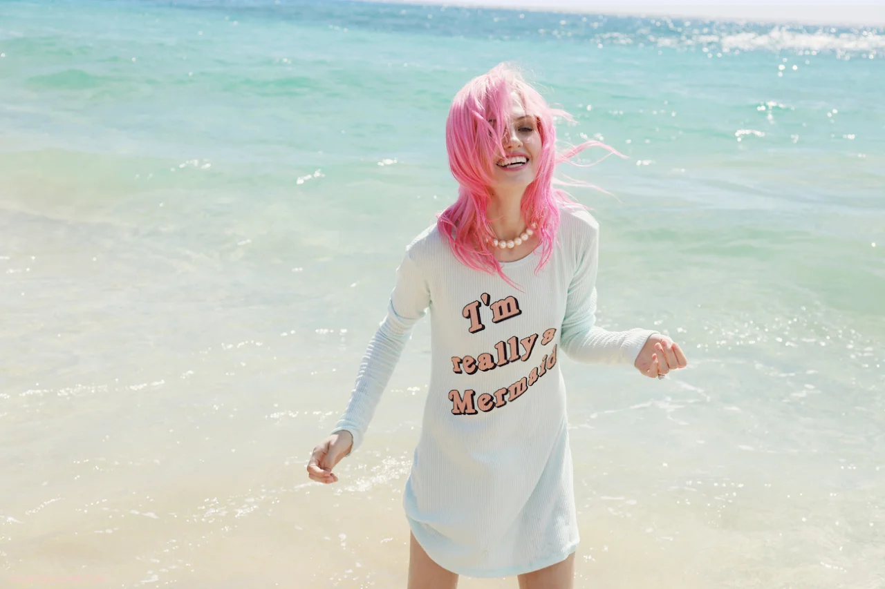PageImage-503371-2988156-Wildfox35.jpg