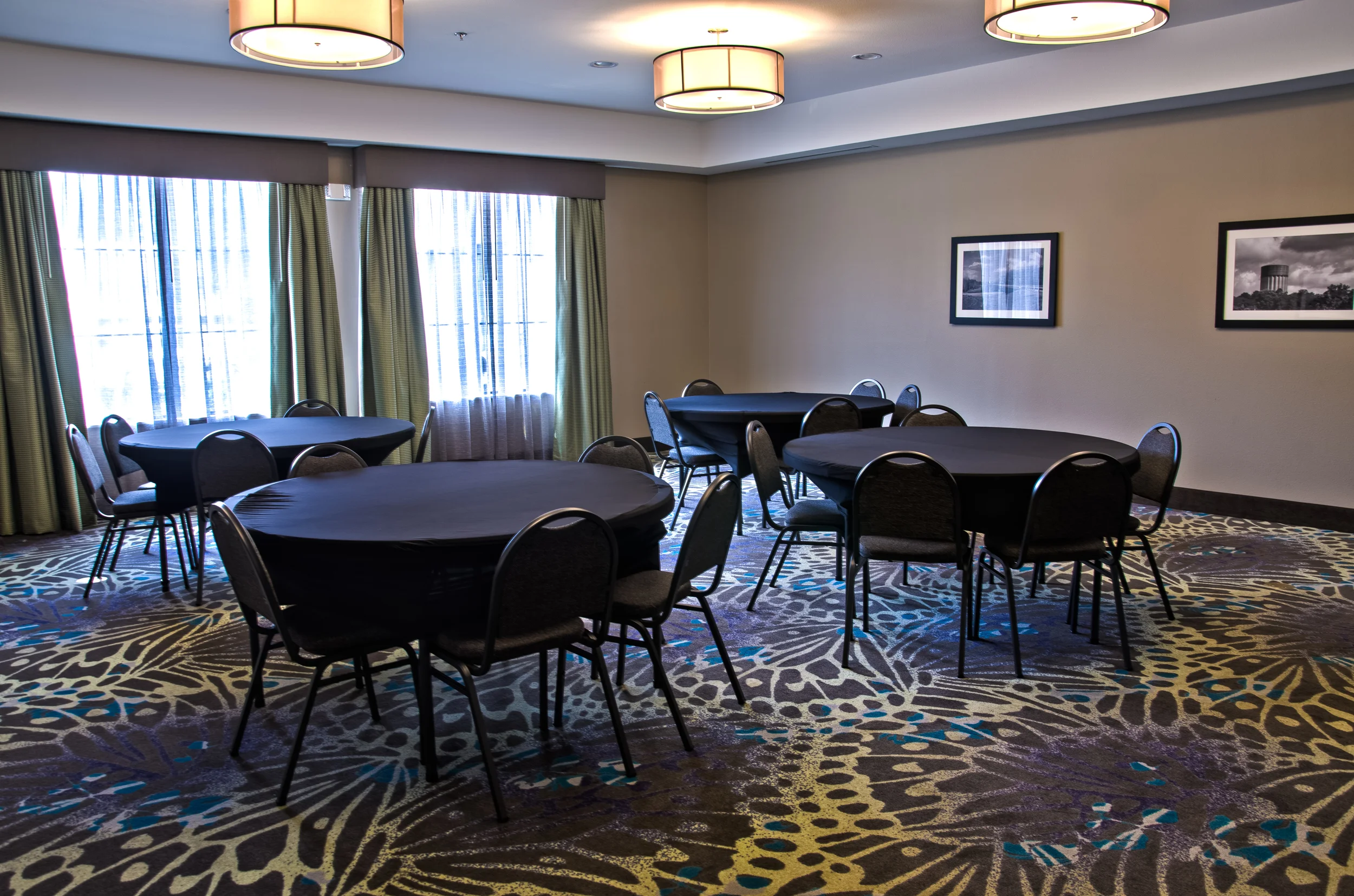 Meeting_Room_HDR.jpg