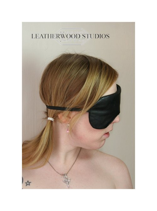 snyde femte Sekretær BDSM Bondage Leather Blindfold Sleep Mask Eye Blinders in Black —  LeatherWood Studios