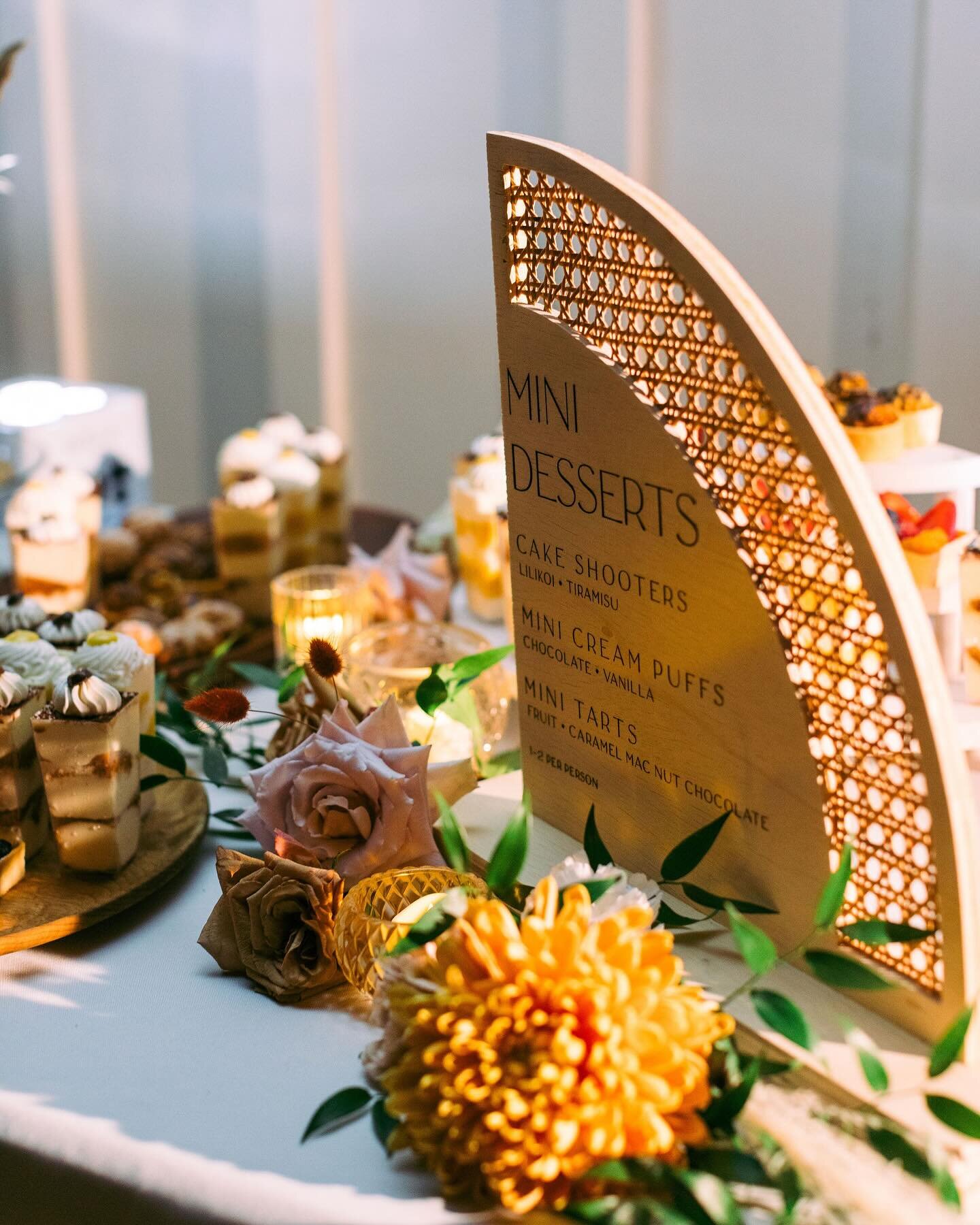 Dessert Bar Delights 🍓🧁🌹
. 
Cake &amp; Desserts @acakelife
Planner @dreamithawaii 
Venue @dillinghamranch 
Florals @haluhawaii 
Signage - DIY by the bride &amp; groom @lanileitano 
.
.
.
.
.
#absolutelyloved #absolutelylovedphotography #absolutely