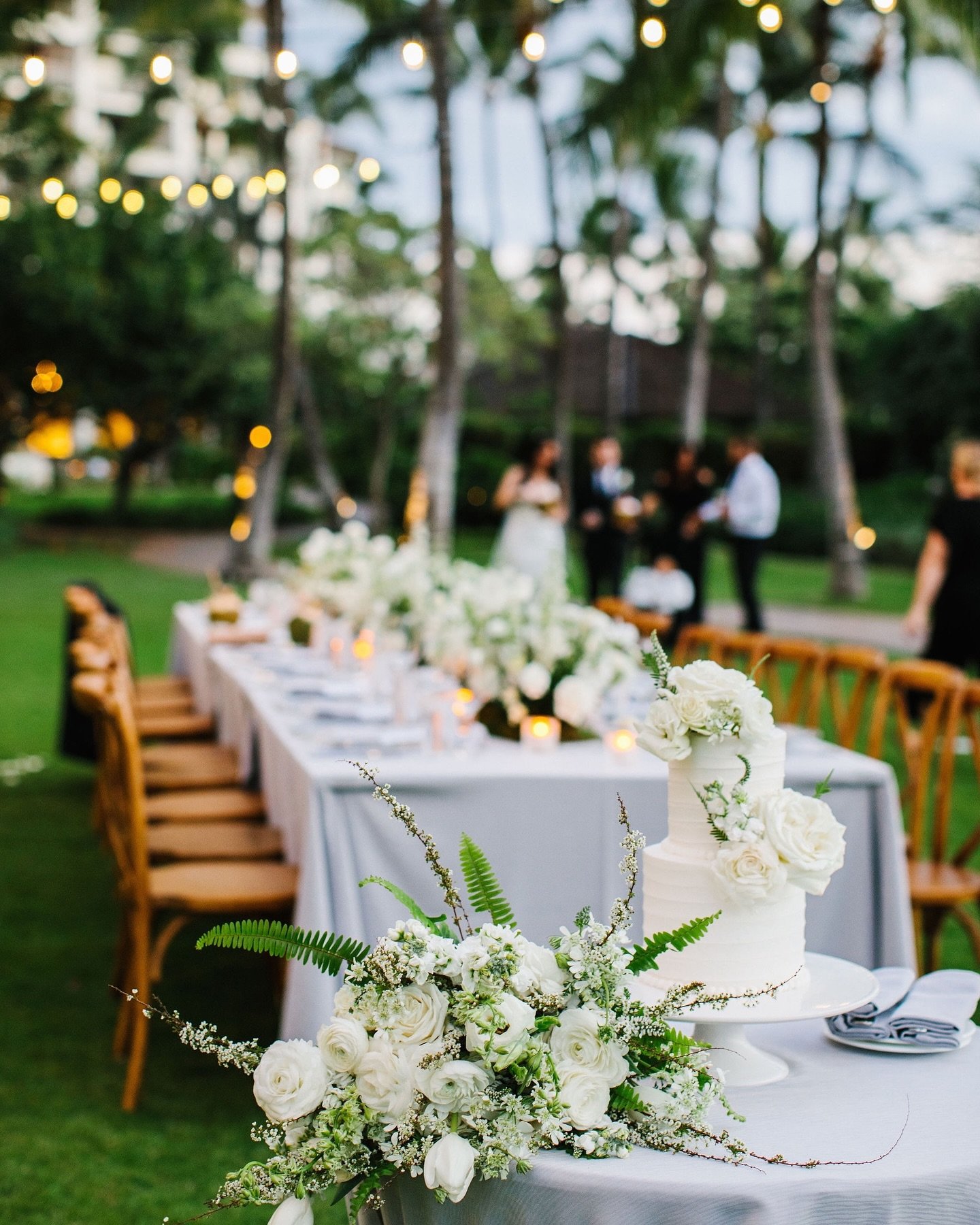 From cocktail hour to reception, it&rsquo;s a special time spent with family and friends. We loved Morgan and AJ&rsquo;s intimate wedding celebration set in a tropical garden at the Four Seasons Resort Oahu. 🌿
.
Venue @fsoahu @fsoahuevents 
Wedding 