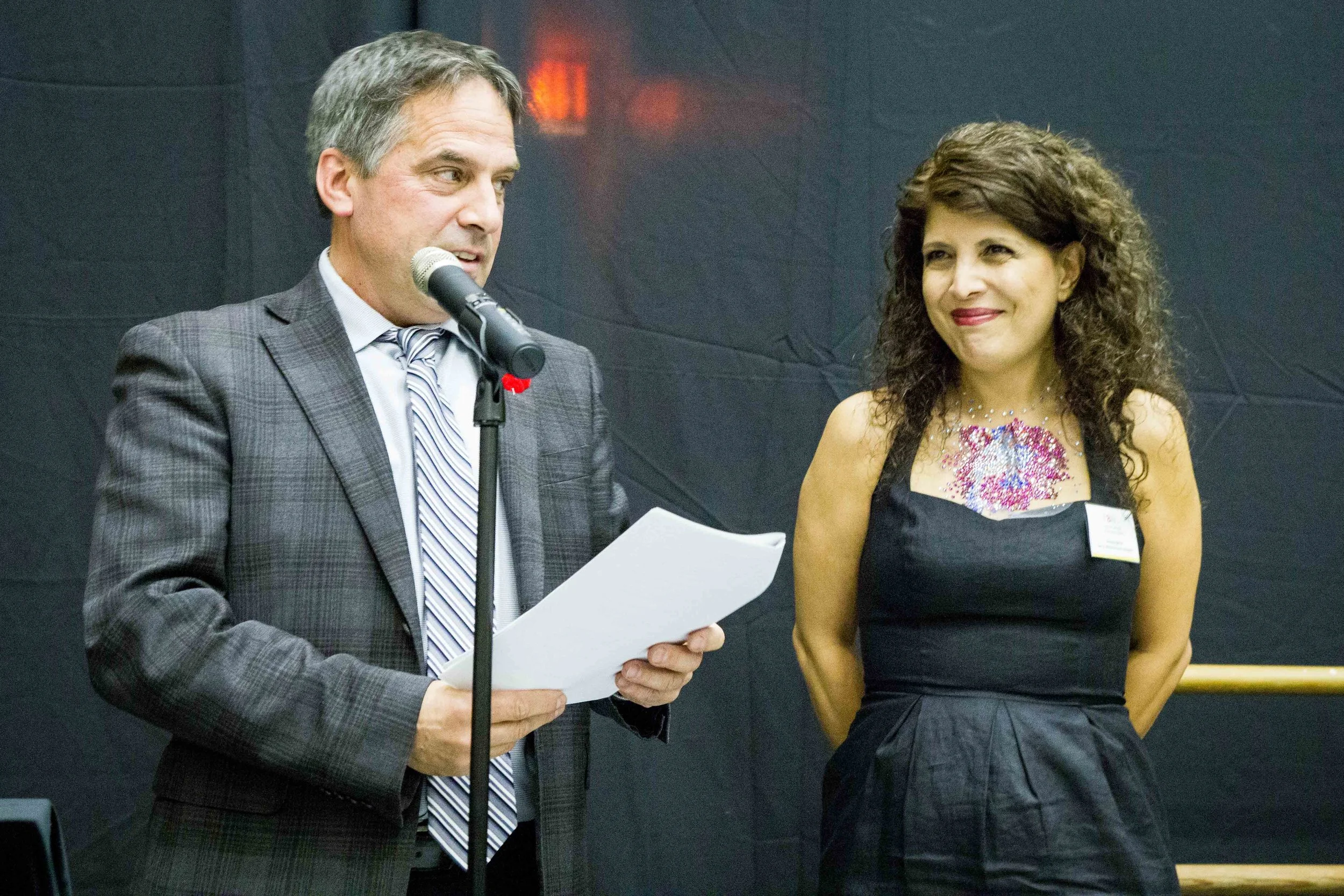 Arezou Beick receives the Don S. Williams grant from City of North Vancouver Mayor Darrell Mussatto.