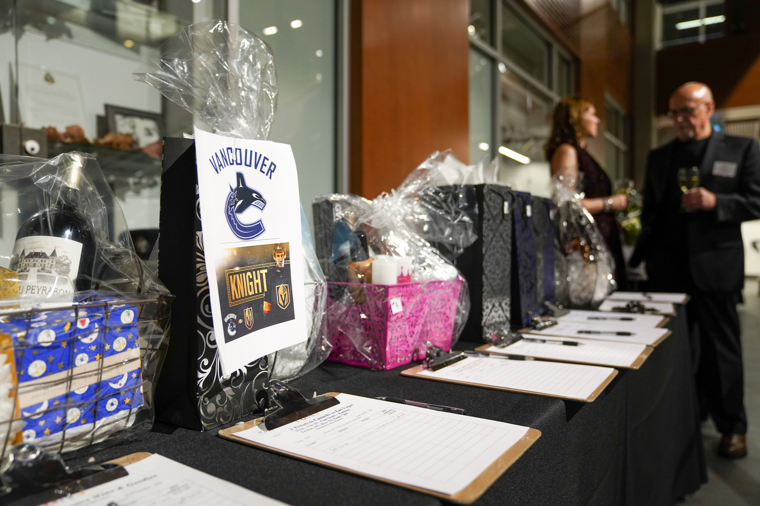  Silent auction 