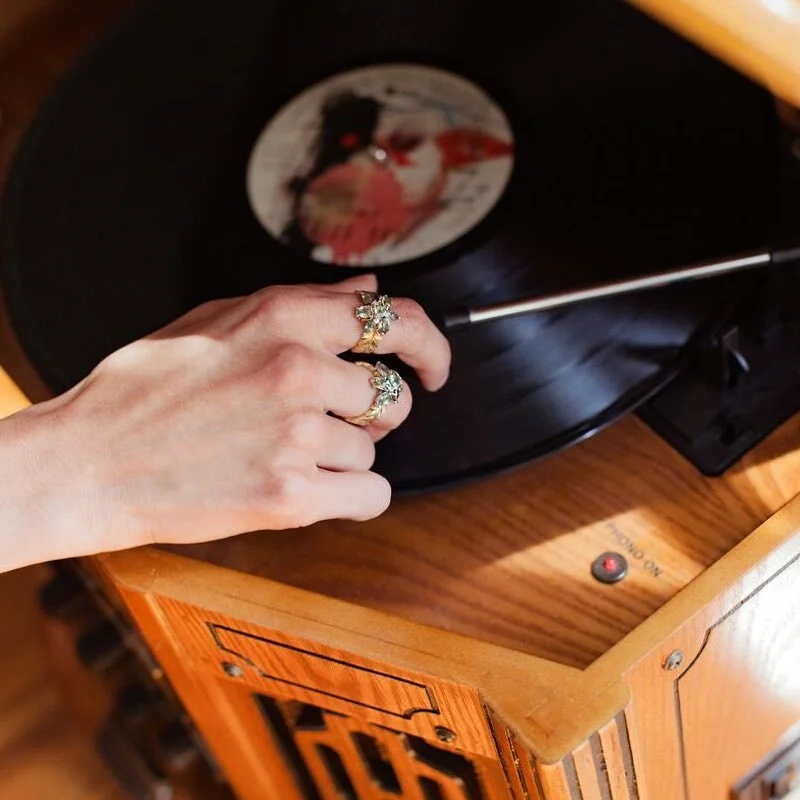 The Sativa Bud Rings made of 7 green sapphires, vvs diamonds and 18k gold. Shot by @jpalove ❤️
.
.
.
.
.
.
#finejewelry #highfashion #highart #highjewelry #fashion #blogger #beauty #style #photography #losangeles #love