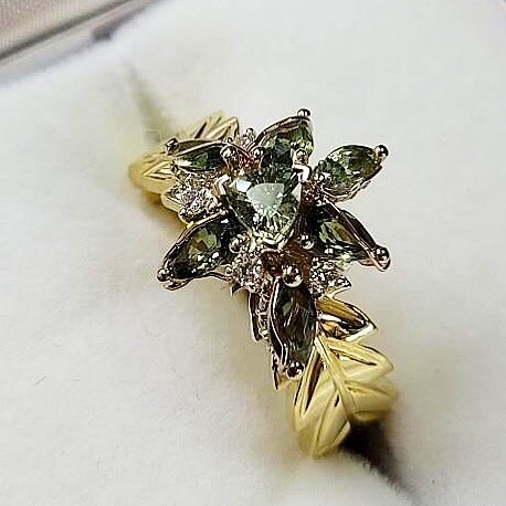 New Sativa Bud Ring made to order ✨
.
.
.
#weedjewelry #finejewelry