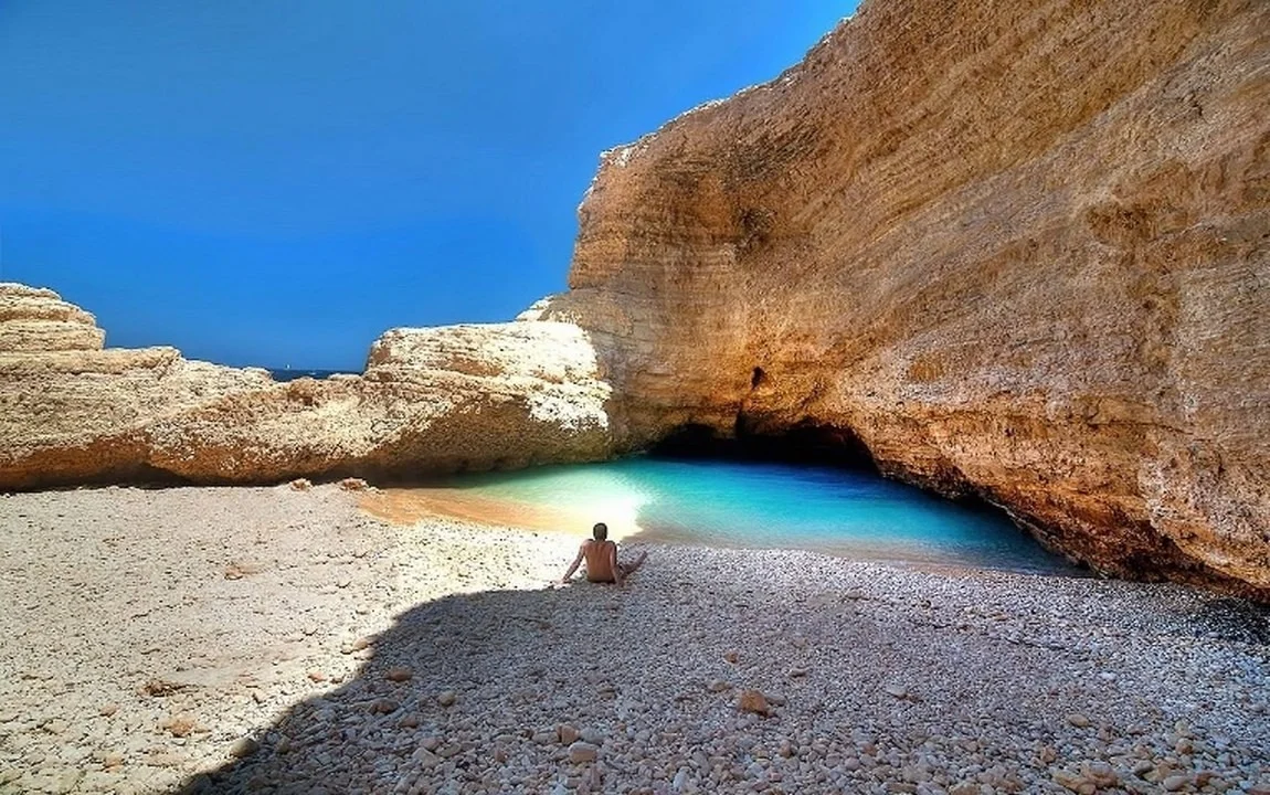 Pori Bay_Gala cave_1150x720.jpg